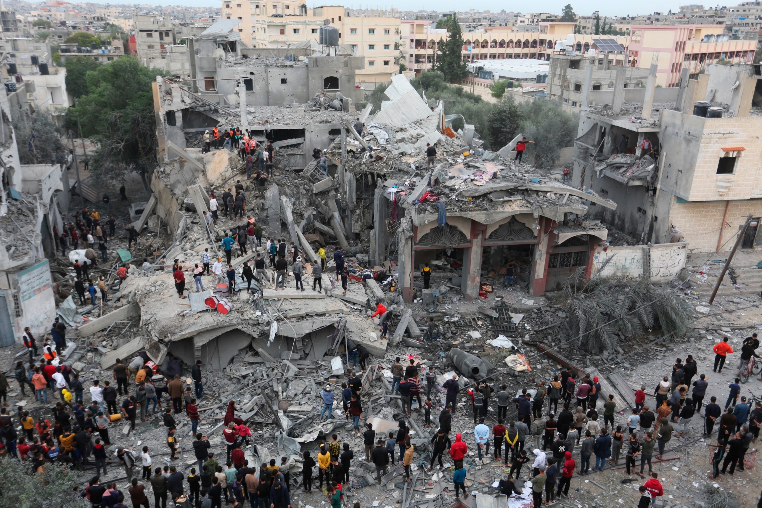 PHOTO: Palestinians search for survivors of the Israeli bombing in Rafah, Gaza Strip, Nov. 22, 2023. 