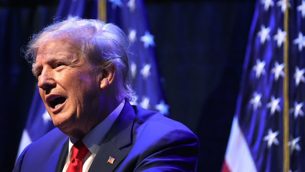 Video YouTube is restoring Trump's channel after 2-year suspension