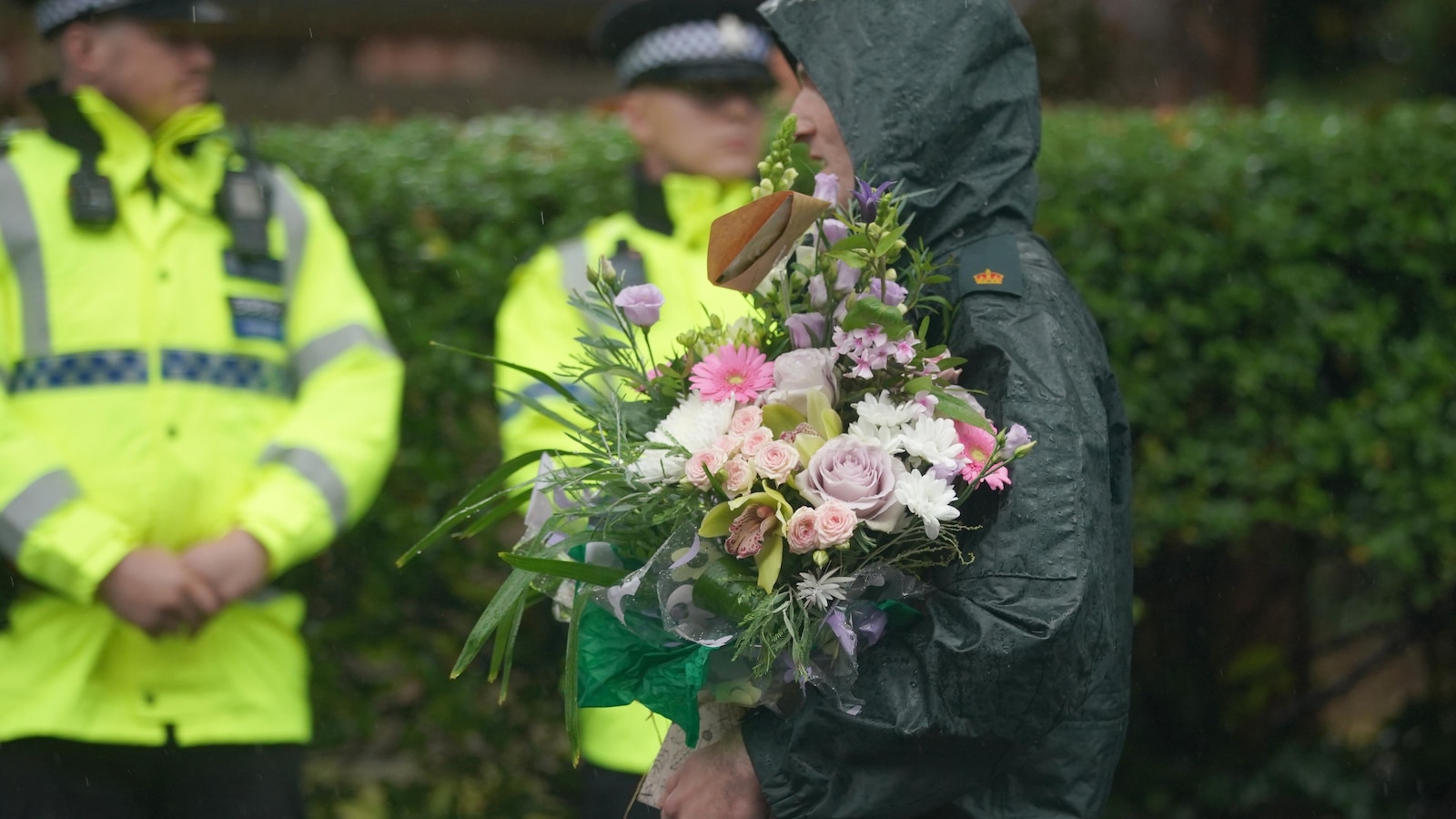 Police question 6 suspects over deadly Manchester synagogue attack