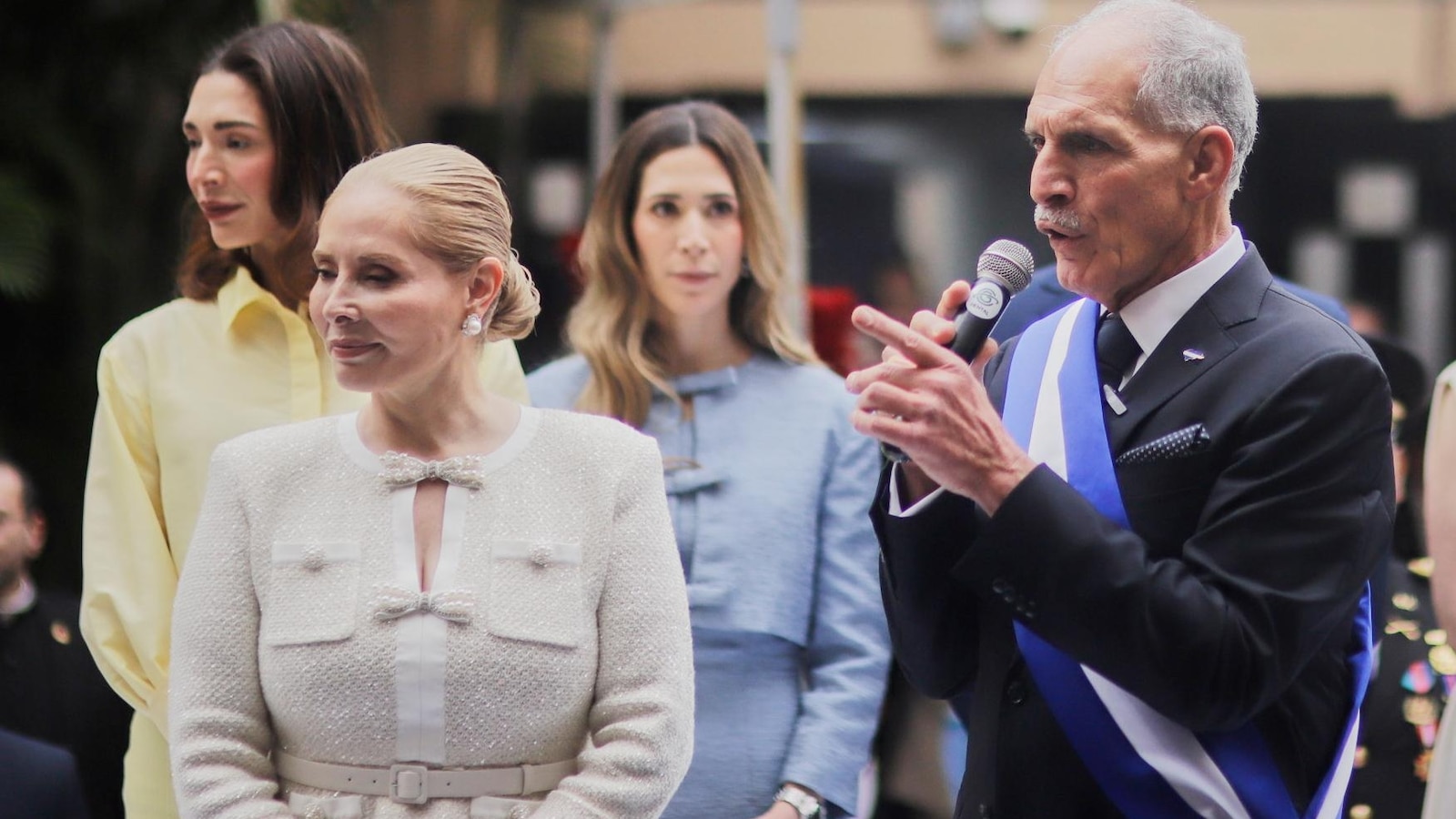 Подкрепяният от Тръмп бизнесмен Насри Асфура положи клетва във вторник