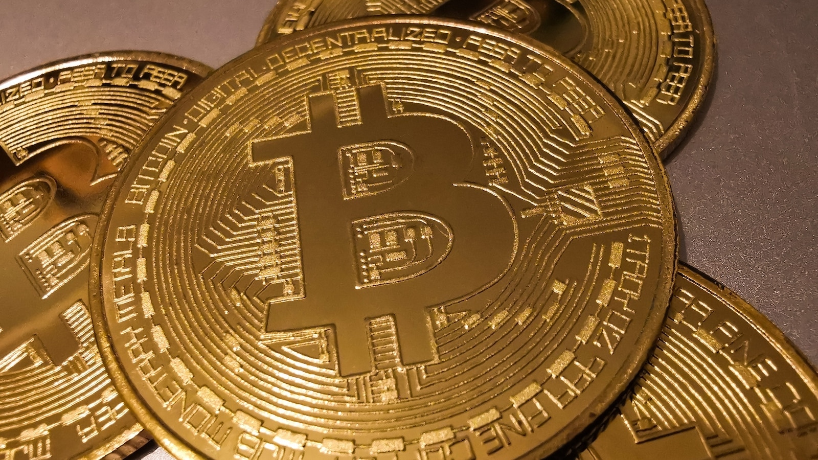 Why has the price of bitcoin plummeted? Experts explain