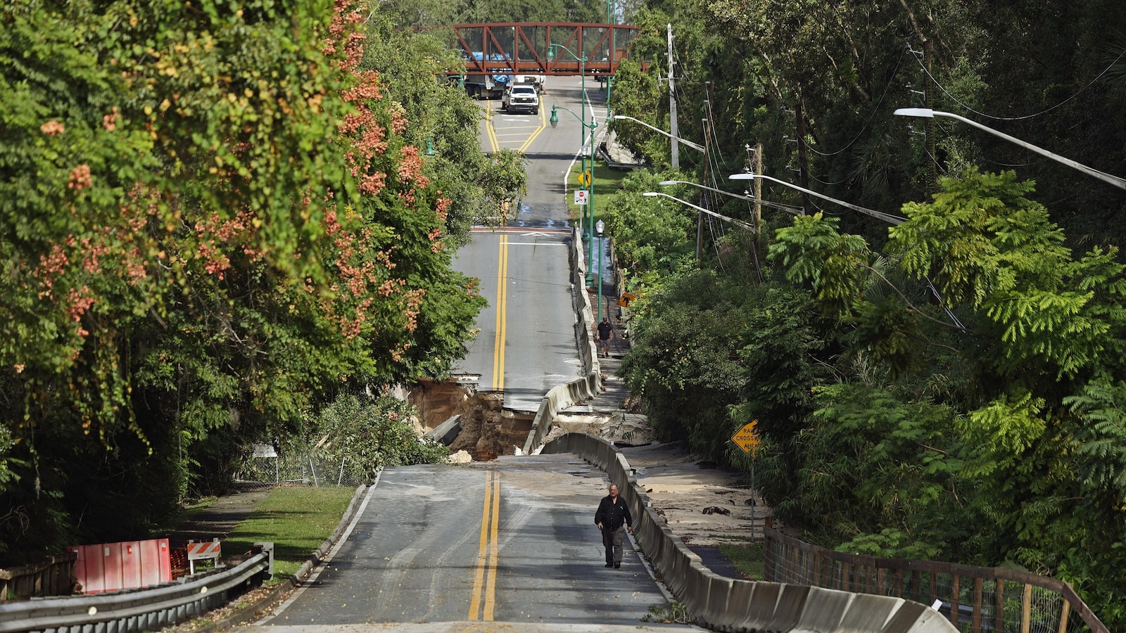 Slow-moving storm dumps as much rain as a hurricane in parts of Central Florida Slow-moving storm dumps as much rain as a hurricane in parts of Central Florida