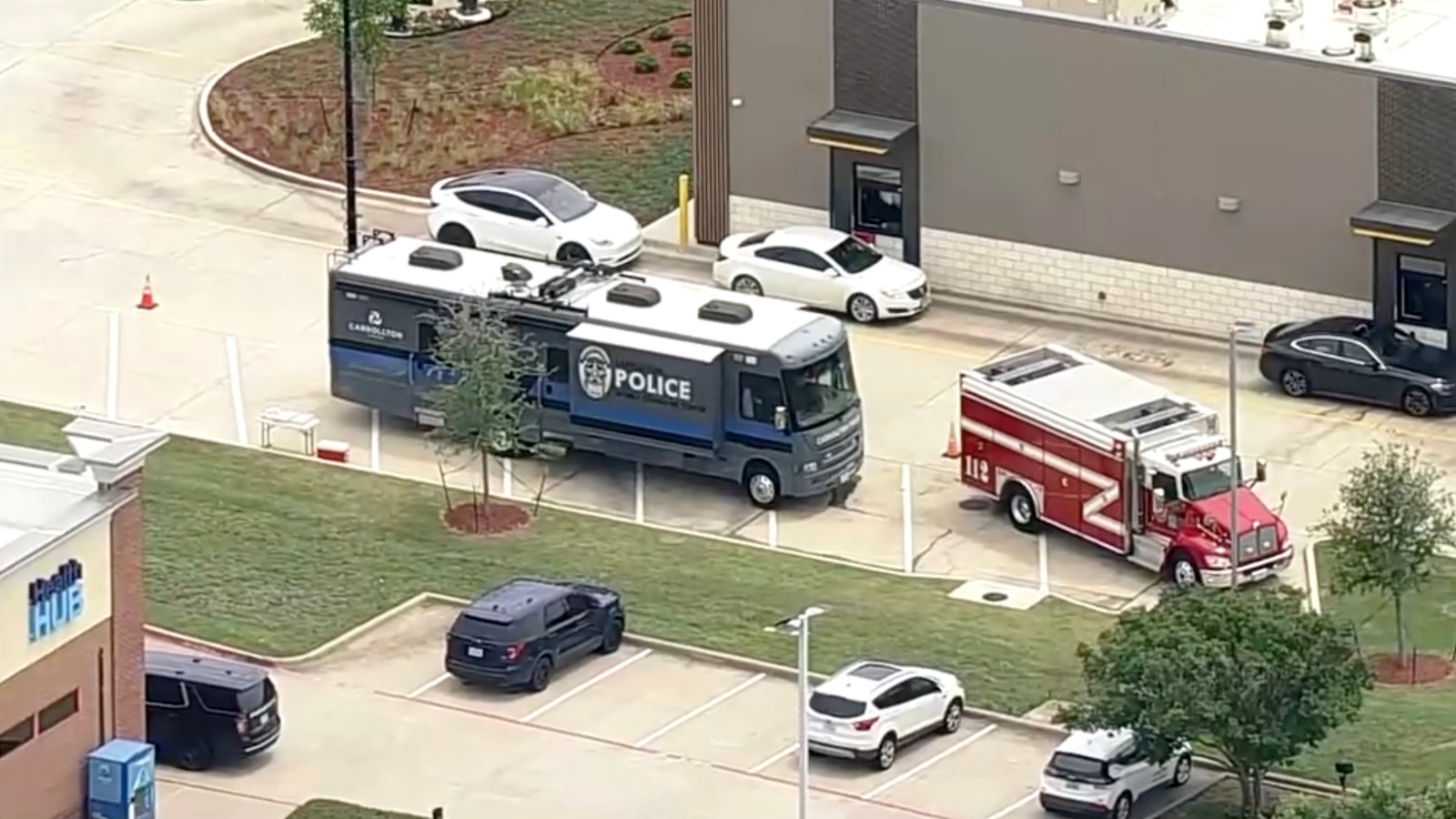 2 dead, 3 injured in shooting during business meeting at shopping center: Police