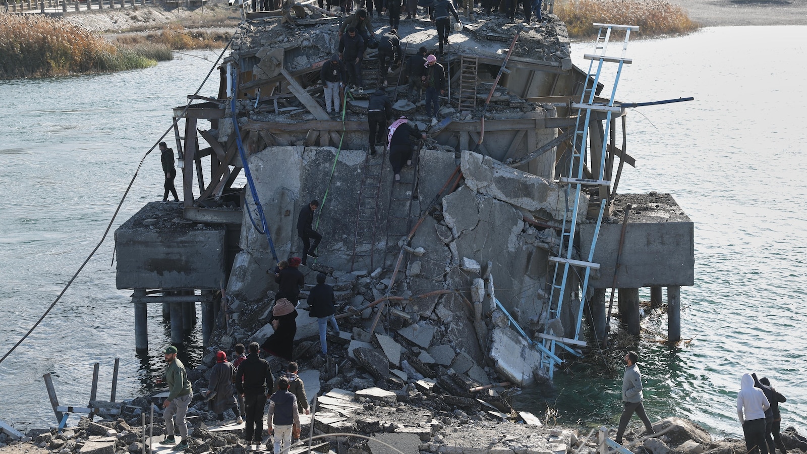 Ръководените от кюрдите Сирийски демократични сили паднаха от власт в