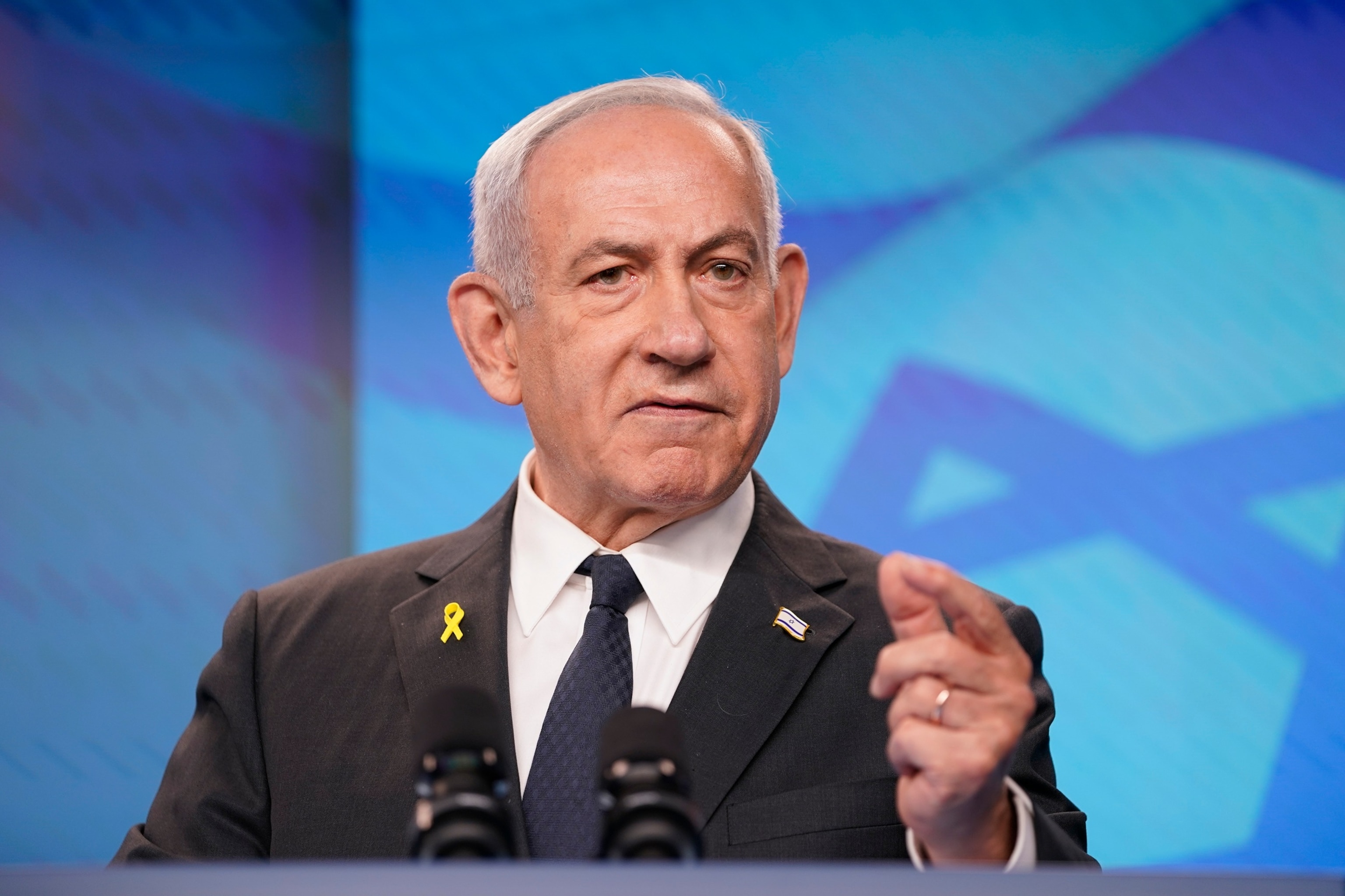 Foto: O primeiro -ministro de Israel, Benjasin Netanyahu Ghosts, com o secretário de Estado dos EUA, Marco Rubio, no Gabinete do Primeiro Ministro, a visita de Rubio a Jerusalém, em 15 de setembro de 2025 em Jerusalém.