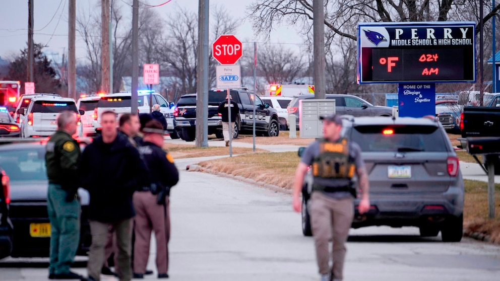 At least 1 dead in shooting at Iowa high school scene now secured Officials ABC News At least 1 dead in shooting at Iowa high school scene now secured Officials ABC News