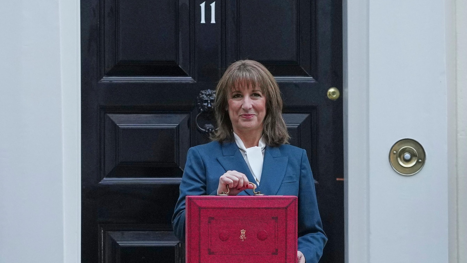 UK inflation inches up in December but a decline toward 2% is expected in 2026