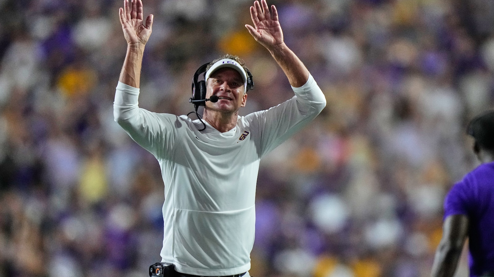 Lane Kiffin's debut with No. 11 LSU matches the hype in a 51-10 victory over outmatched Clemson