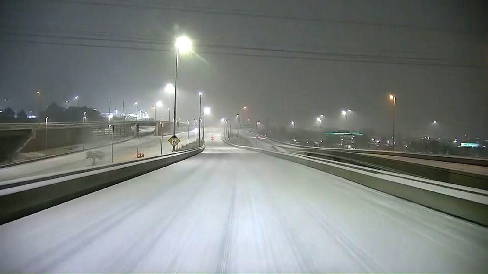 Over 1,400 flights canceled nationwide as snowy weather hits upper Midwest