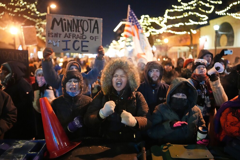 PHOTO: Protesters chant as they stand behind a makeshift barricade during a protest in response to the death of 37-year-old Alex Pretti, who was fatally shot by a U.S. Border Patrol officer earlier in the day, Jan. 24, 2026, in Minneapolis.