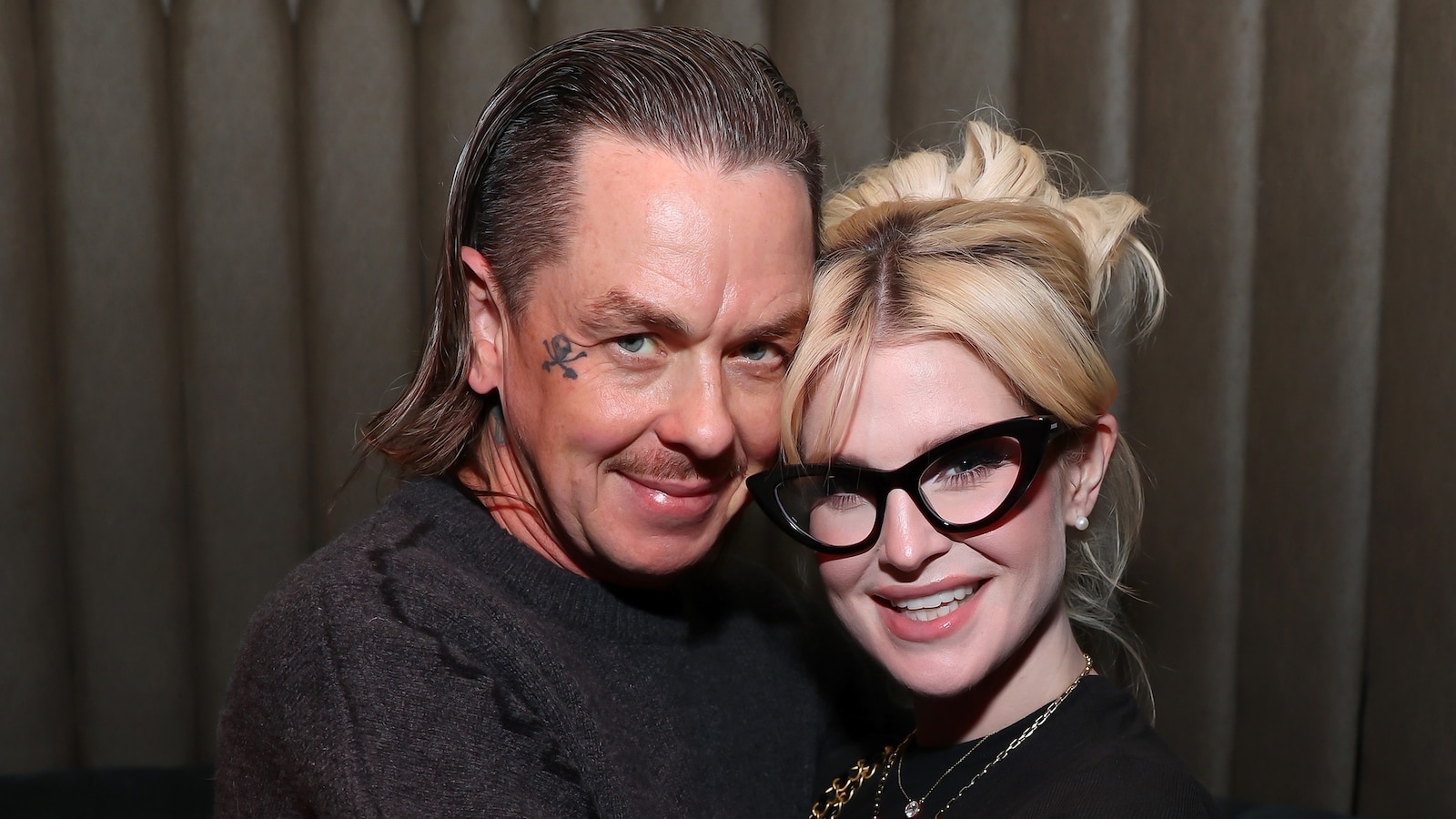 Kelly Osbourne shares father Ozzy Osbourne's funny reaction to her proposal - ABC News