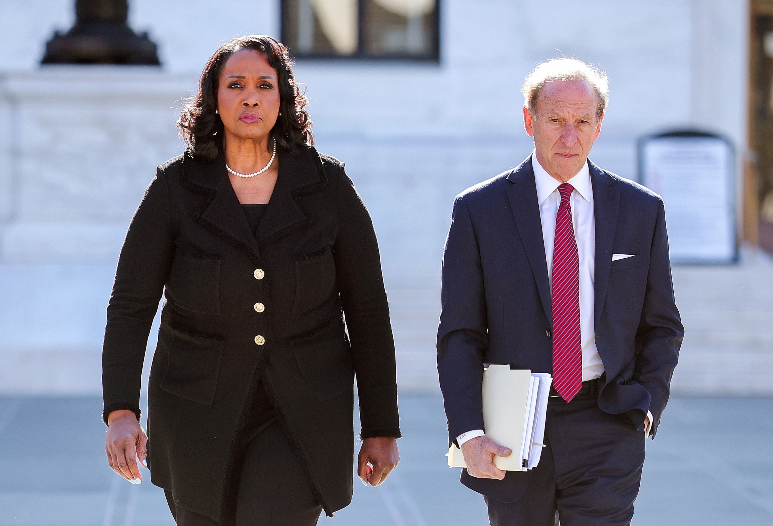 Supreme Court sharply critical of Trump moves on Fed, likely to keep Lisa  Cook on job for now - ABC News