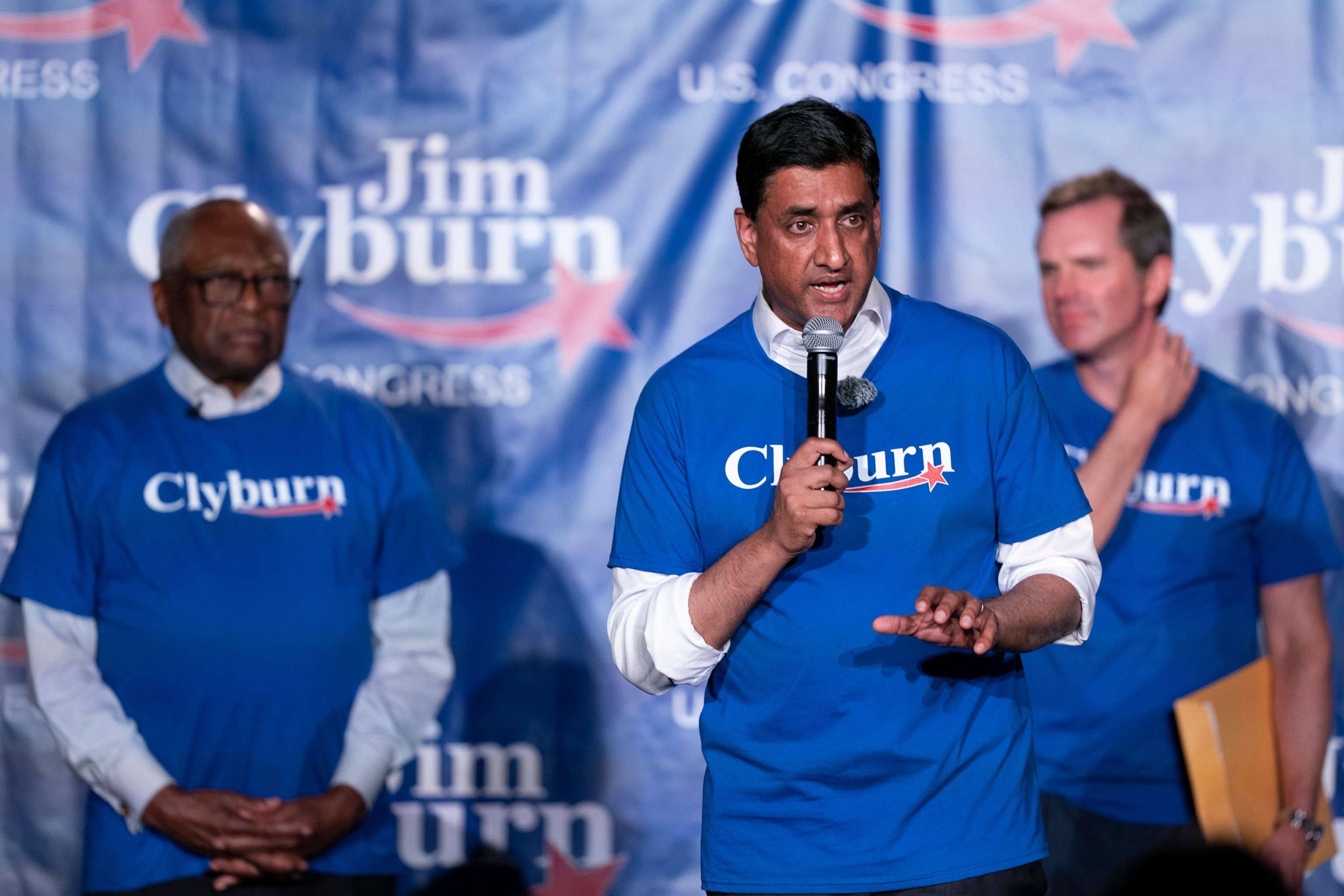 PHOTO: Rep. Jim Clyburn Hosts His Annual Fish Fry