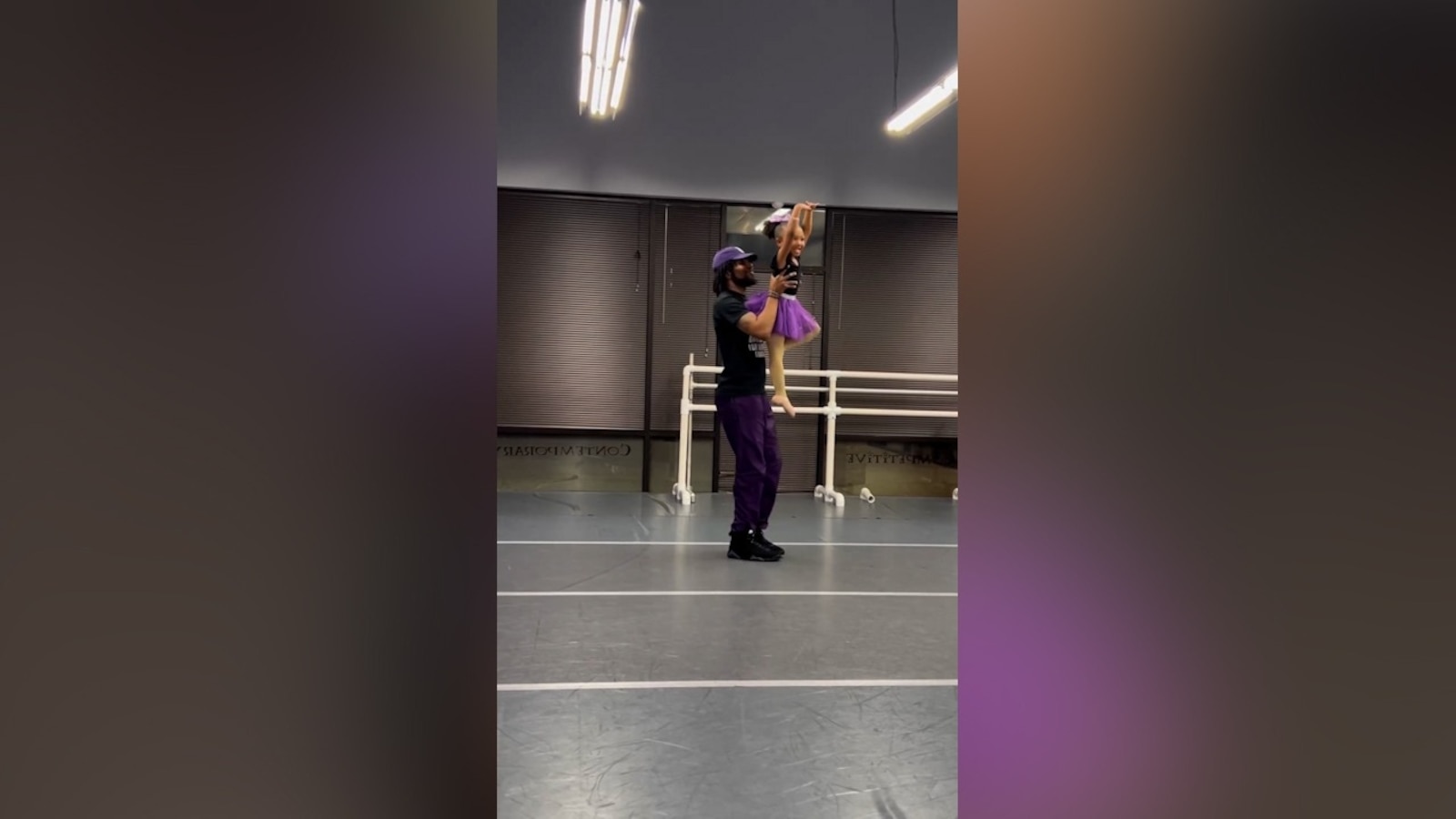 Dad and daughter take dance class together in sweet video: Watch - ABC News