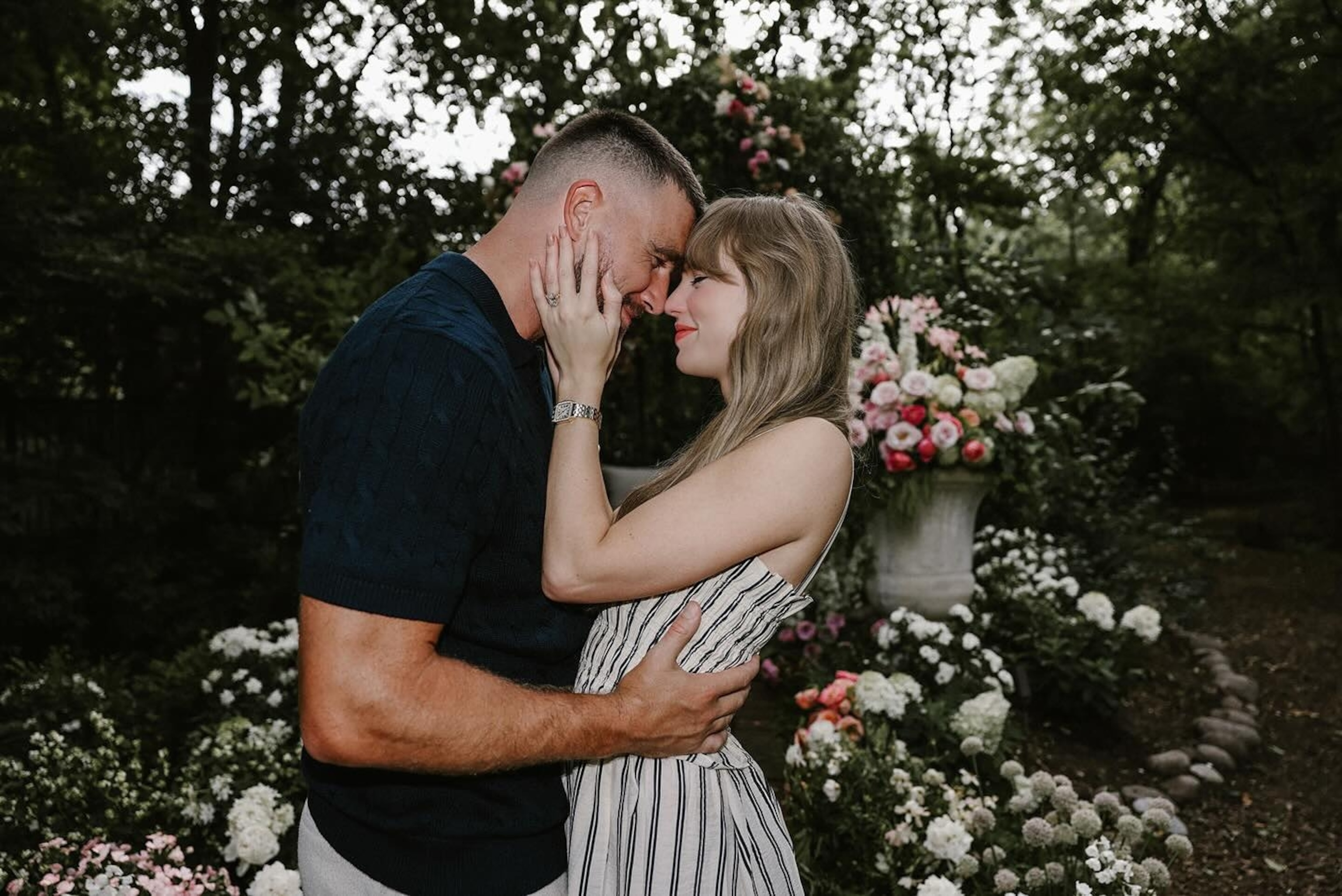Swift Kelce Engagement 04 Ht Jef 250826 1756229507890 HpMain