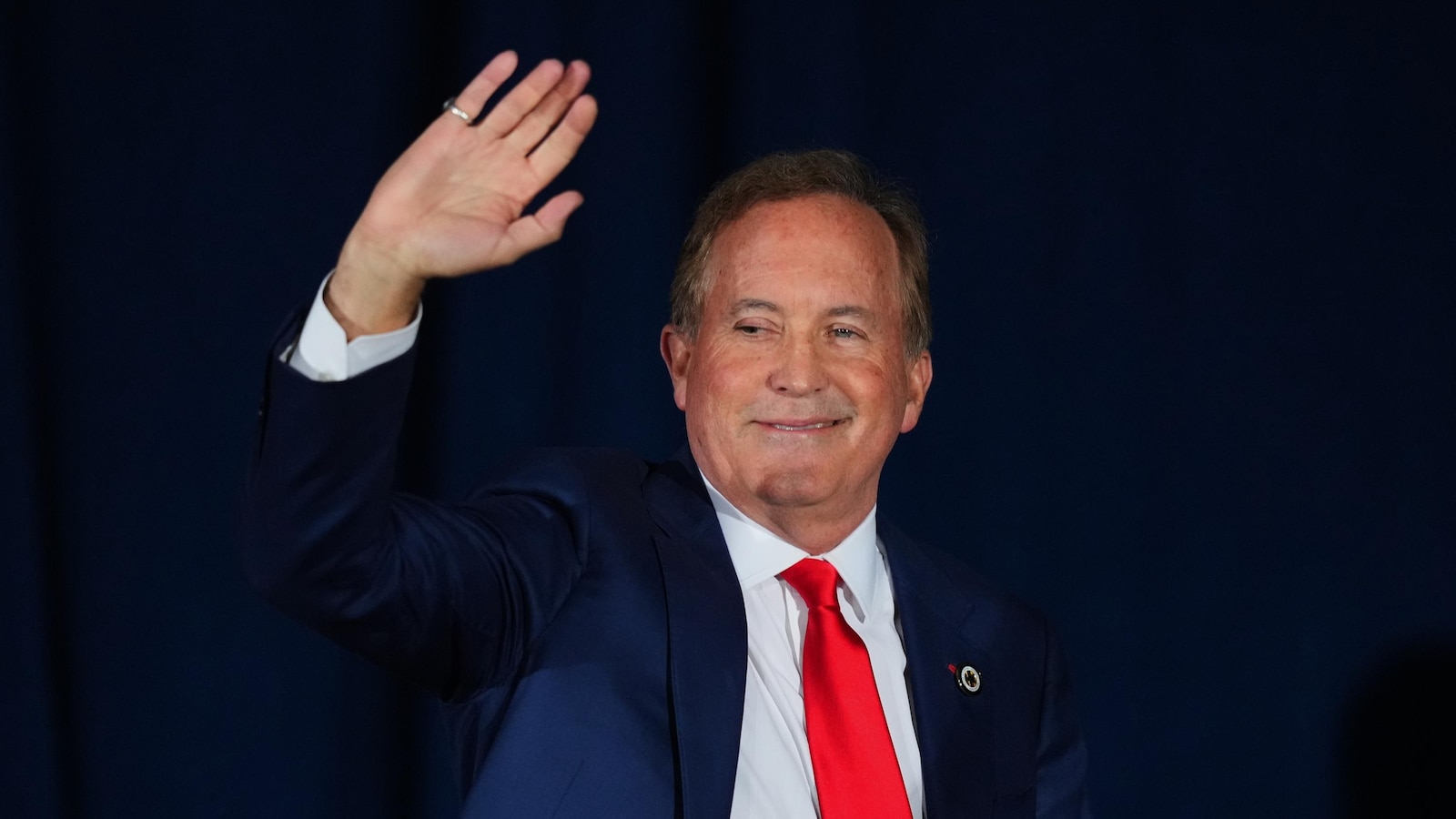 نشطاء CPAC يحتضنون باكستون كخيار MAGA لسناتور تكساس بدلاً من كورنين