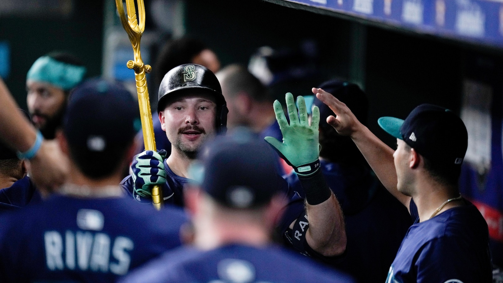 Mariners slugger Cal Raleigh hits MLB-leading 58th home run against Astros