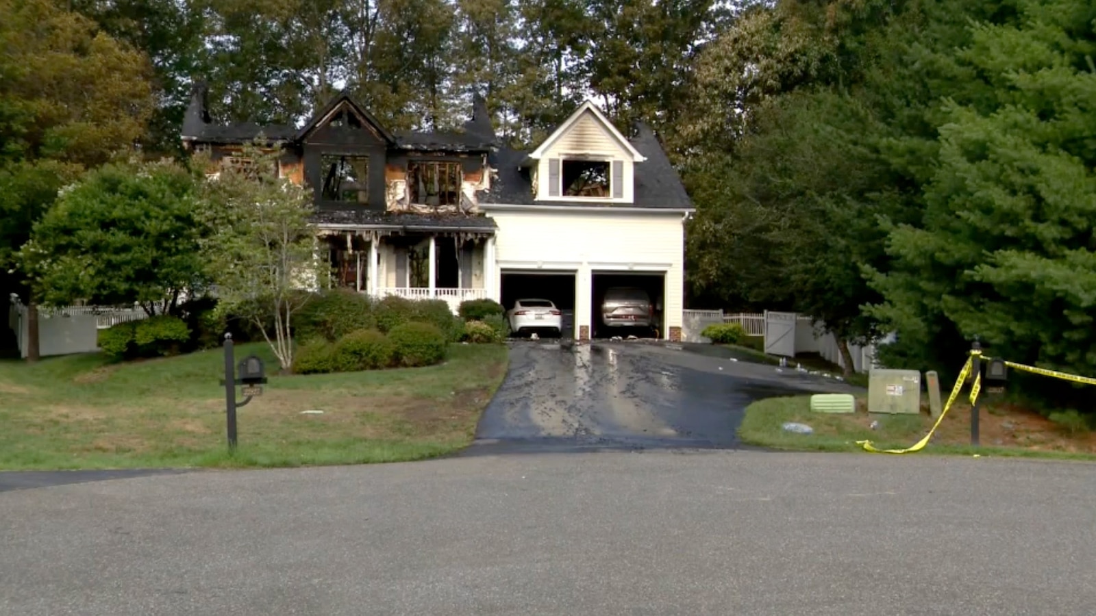 Father dies after going back into burning home to look for 10-year-old ...