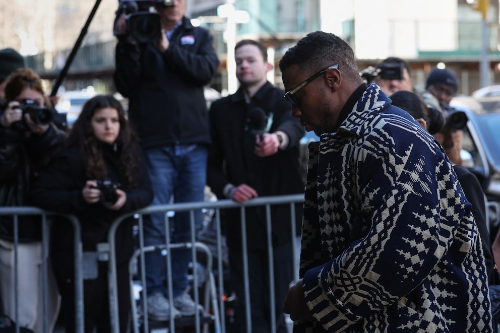 PHOTO: Actor Jonathan Majors walks arrives to the sentencing in his assault and harassment case at Manhattan Criminal Court  in New York City, April 8, 2024. 