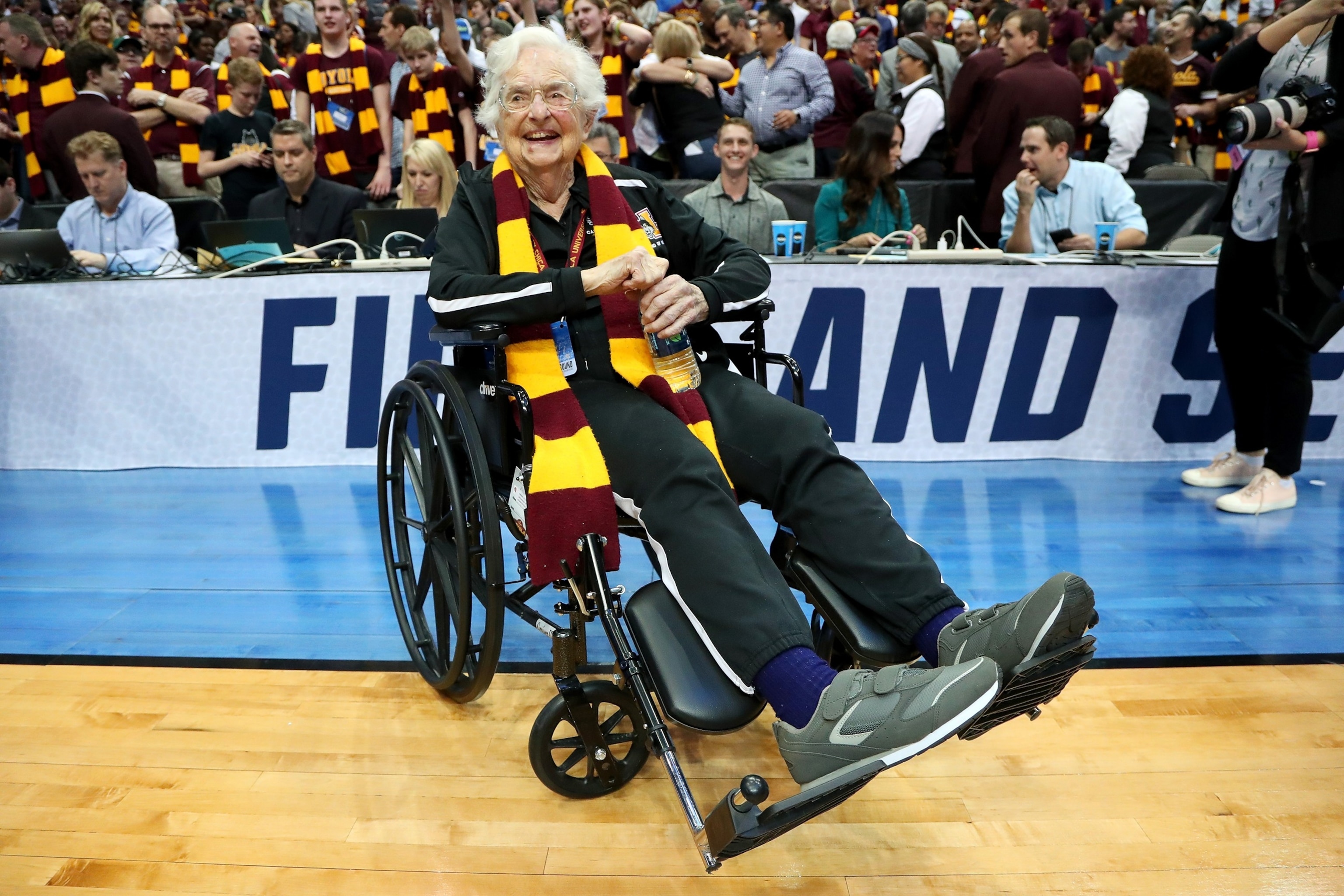PHOTO: Loyola v Tennessee