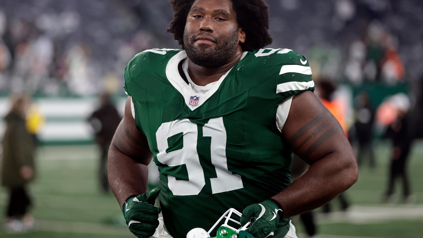 Jets D-lineman Jowon Briggs is een eenmansband, een tenor die 12 instrumenten kan fronteren en bespelen