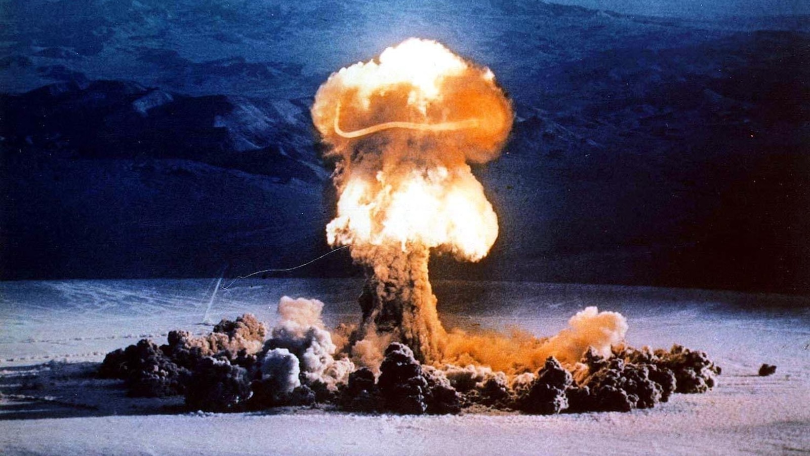 Съединените щати обявиха че ще възобновят ядрените опити ако други