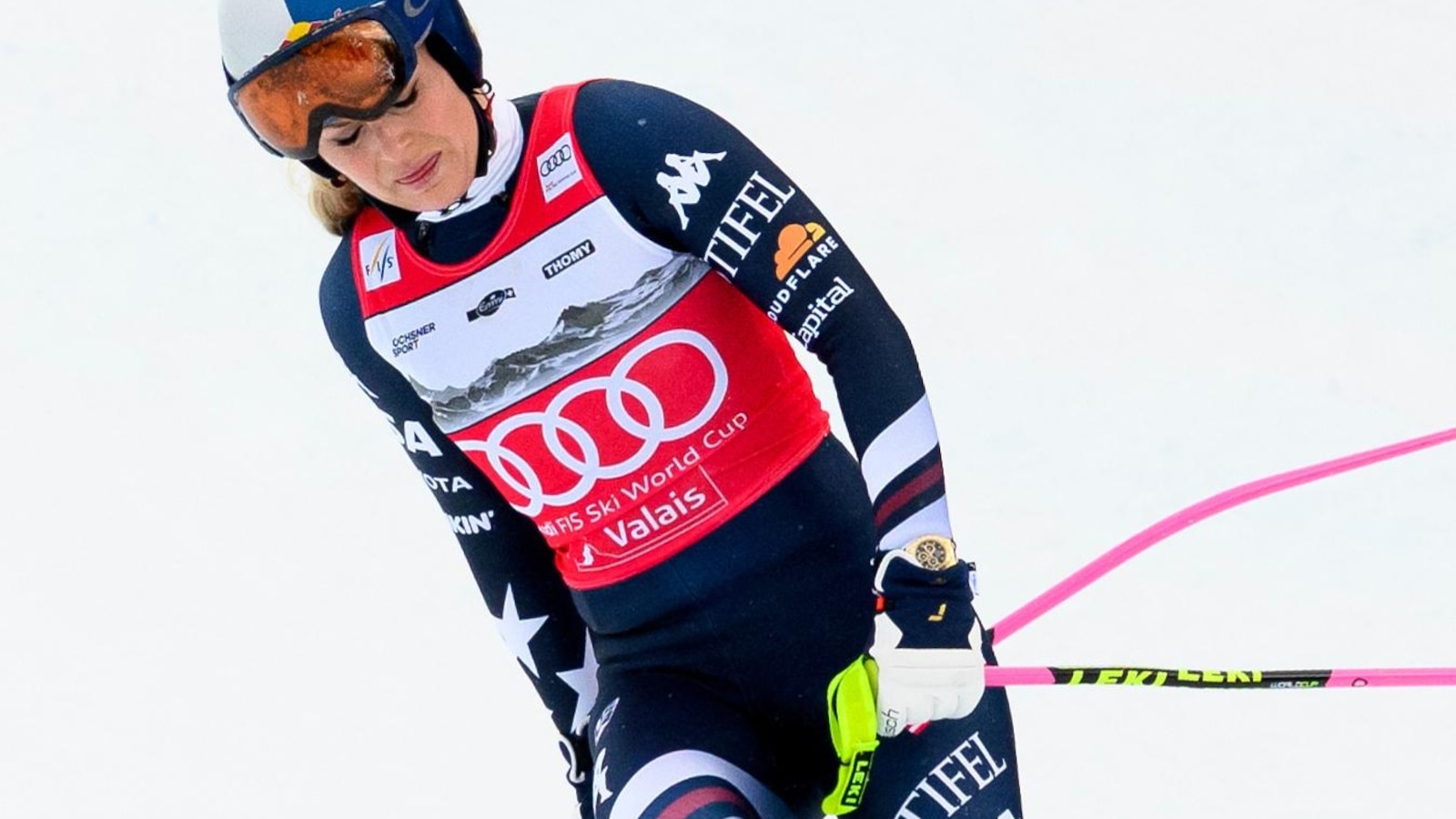 Lindsey Vonn's decision to compete with a torn ACL is risky but 'possible,' experts say