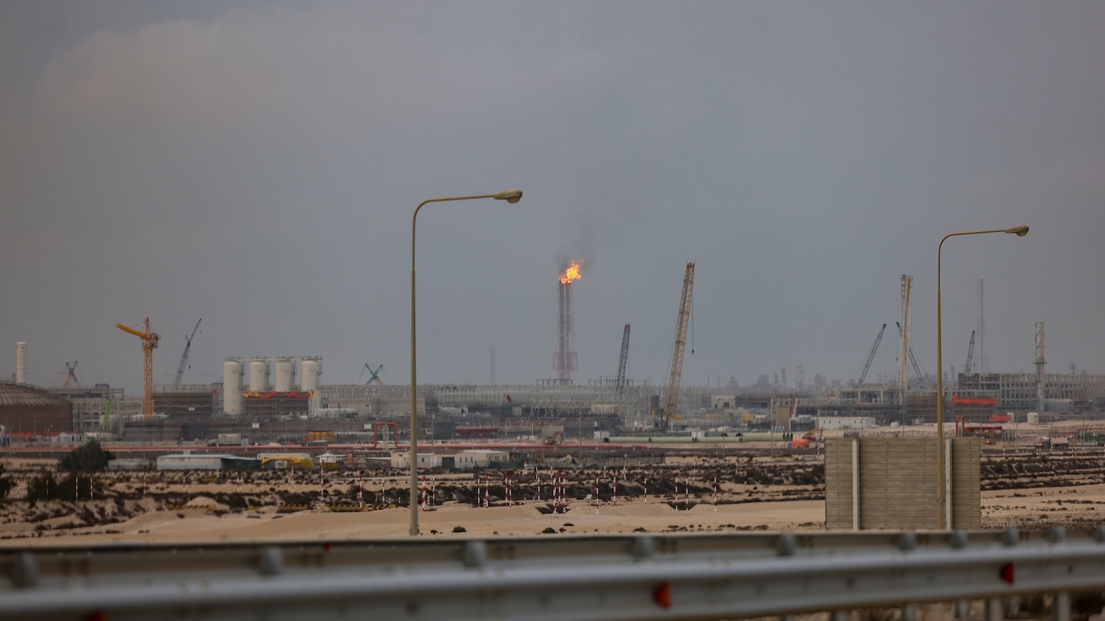 Oil and gas prices surge as Iran escalates strikes on Gulf refineries