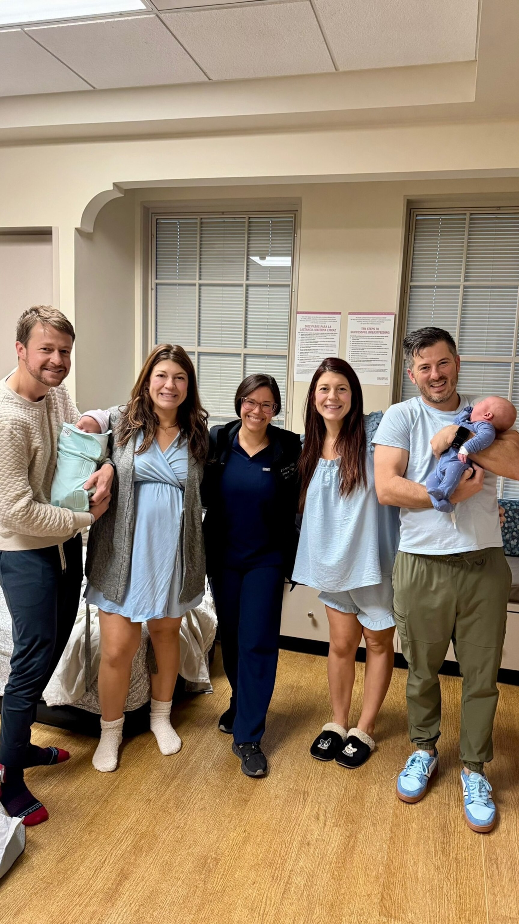 Identical twin sisters open up about welcoming babies on same day