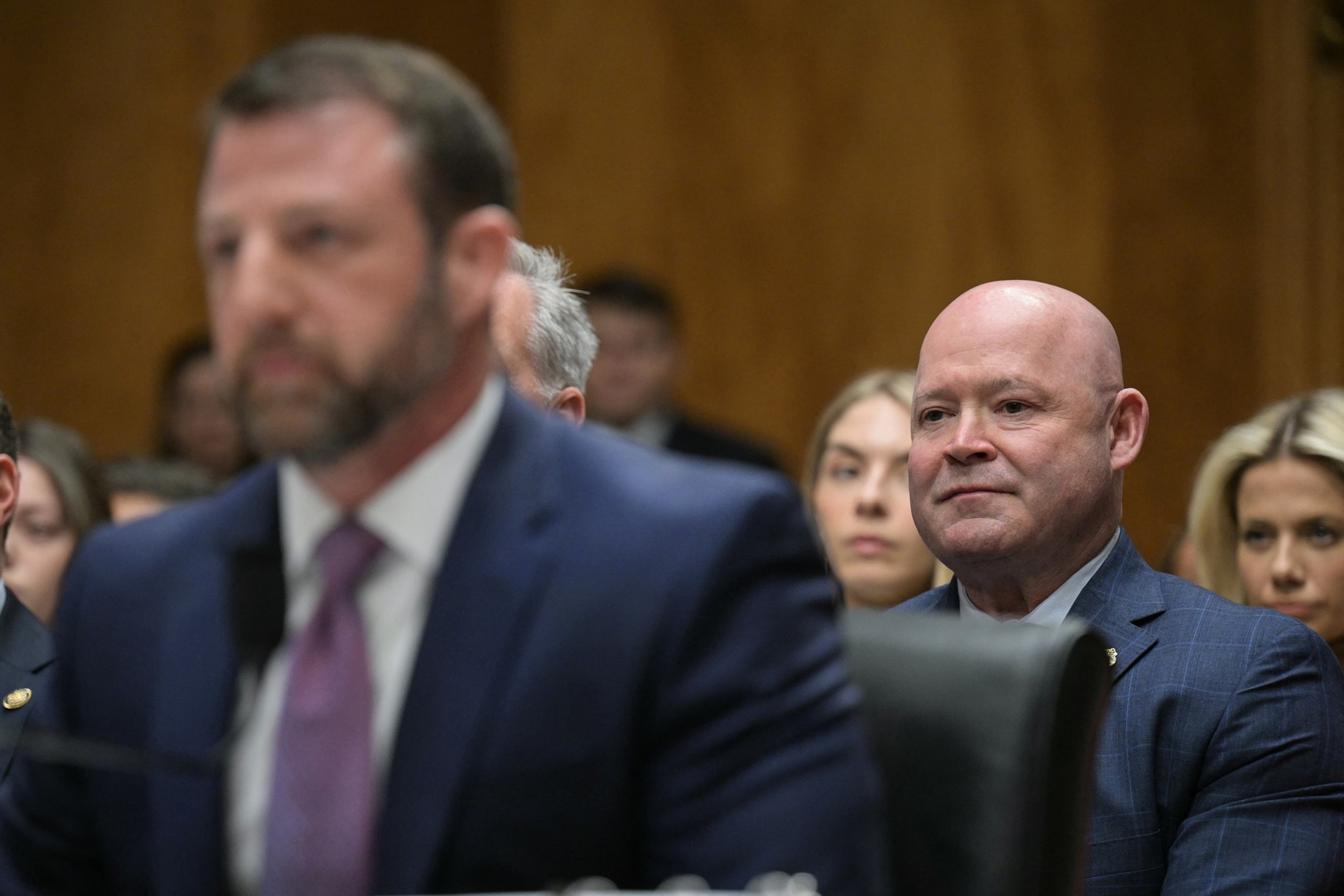 FOTO: El senador Markwayne Mullin testifica durante una audiencia de confirmación del Comité de Asuntos Gubernamentales y Seguridad Nacional del Senado en Capitol Hill en Washington, DC, el 18 de marzo de 2026.