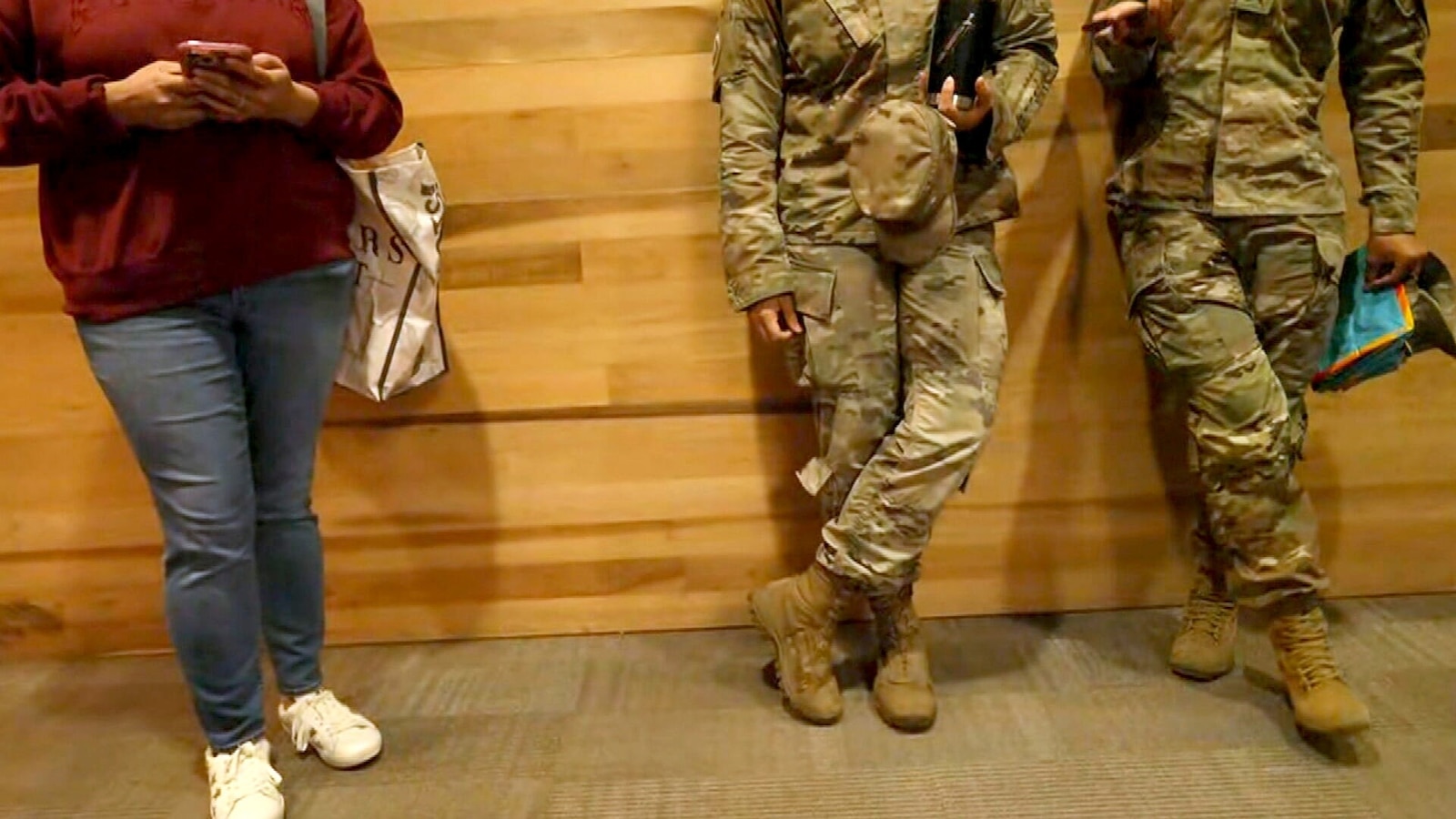 Re: [問卦] 美國公務員一個月沒發薪就沒錢？