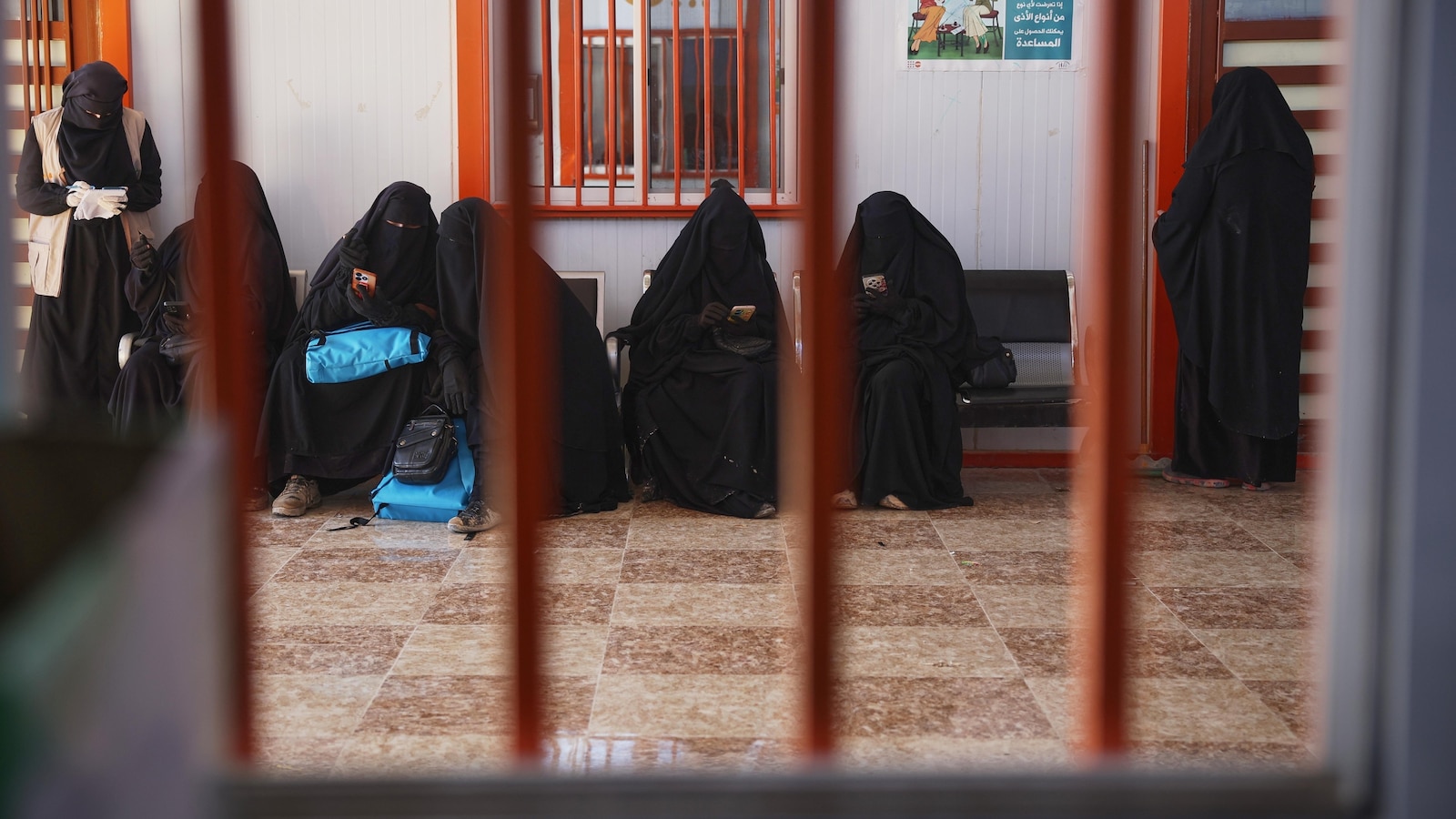 ООН казва, че населението на лагера Ал-Хол е намаляло рязко, тъй като Сирия предприема действия за преместване на останалите семейства