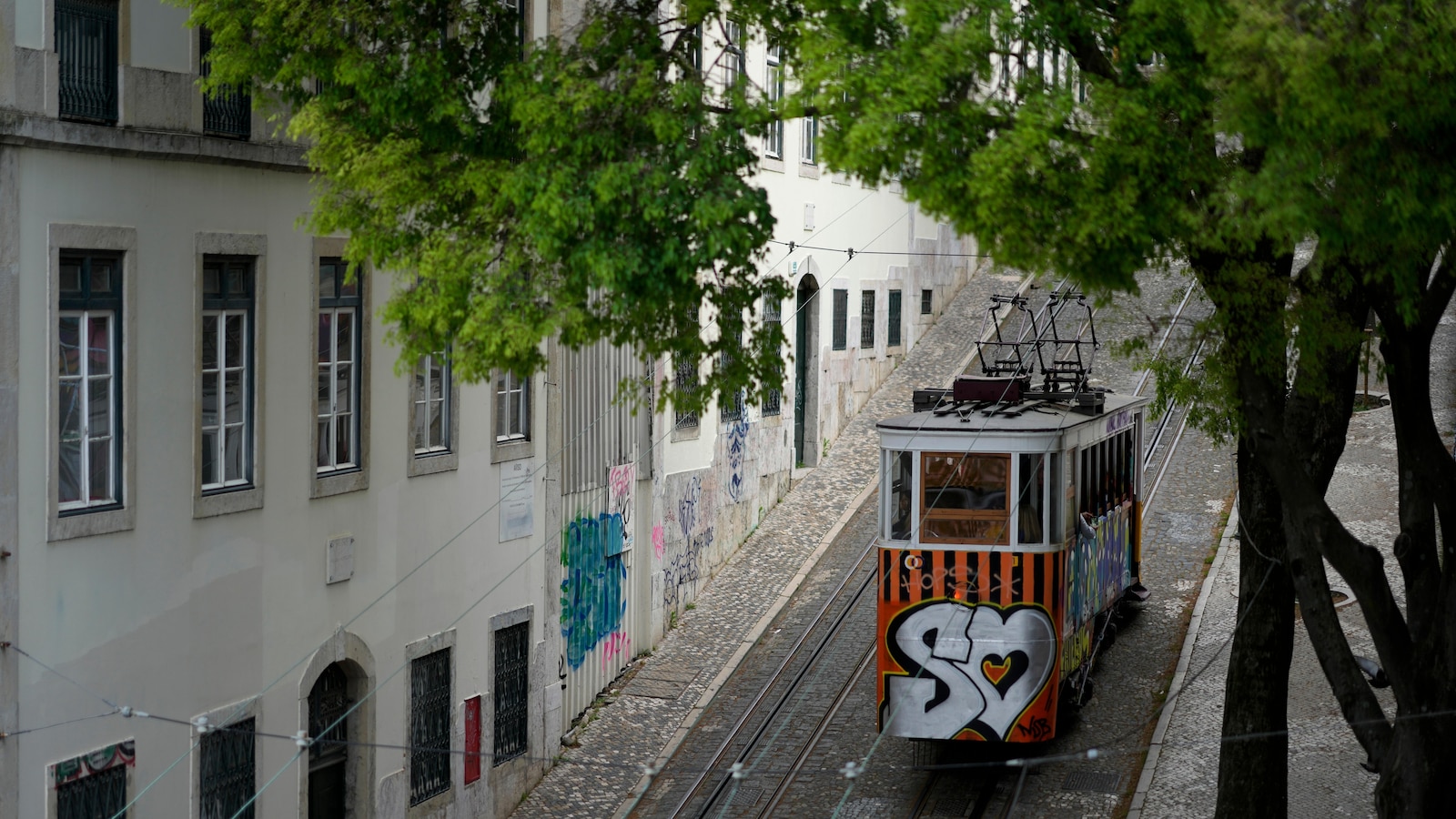 What to know about the streetcar derailment in Lisbon that killed 15 people