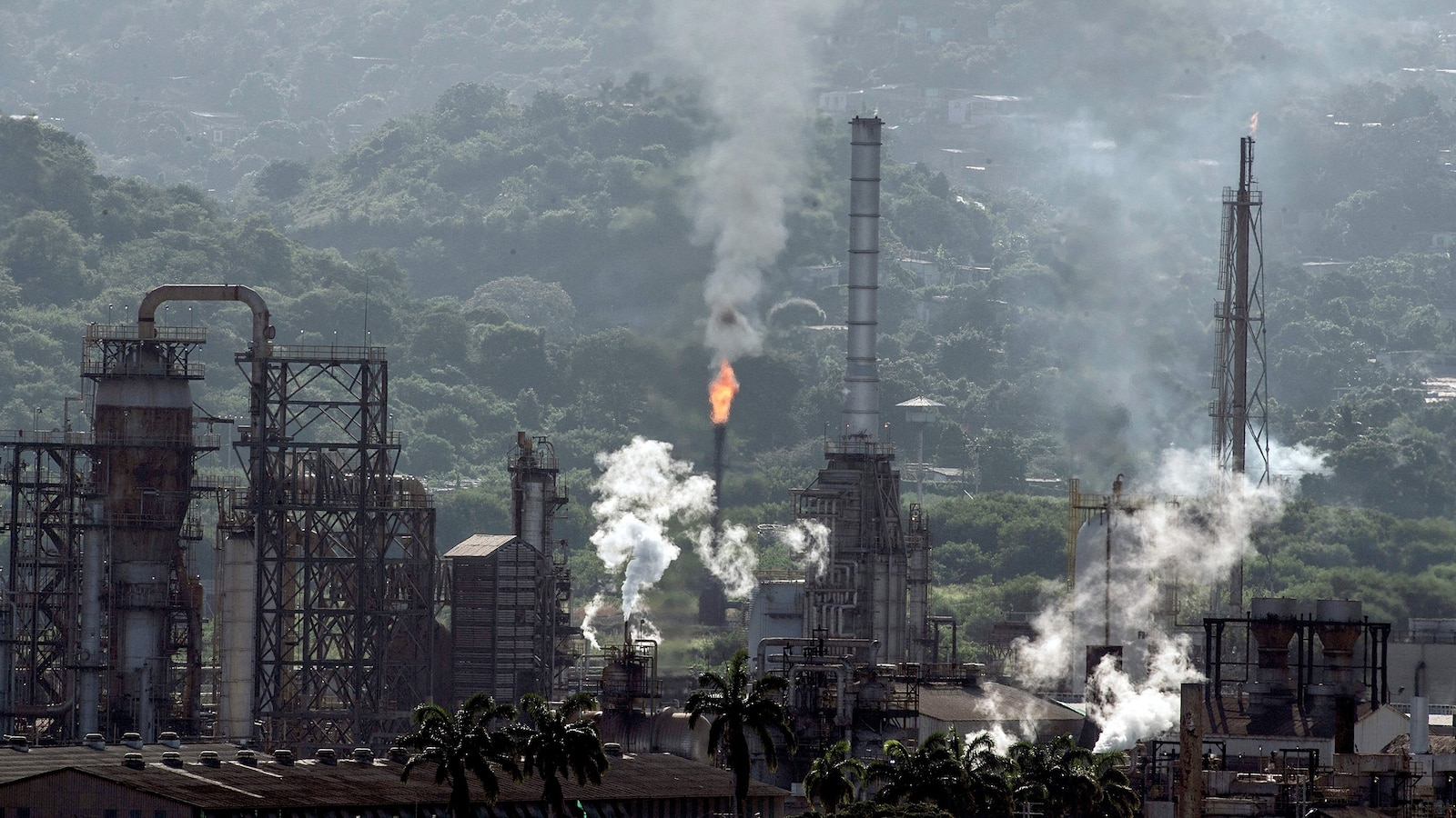 'Massive' Venezuelan oil reserve would pose challenges for US firms, experts say
