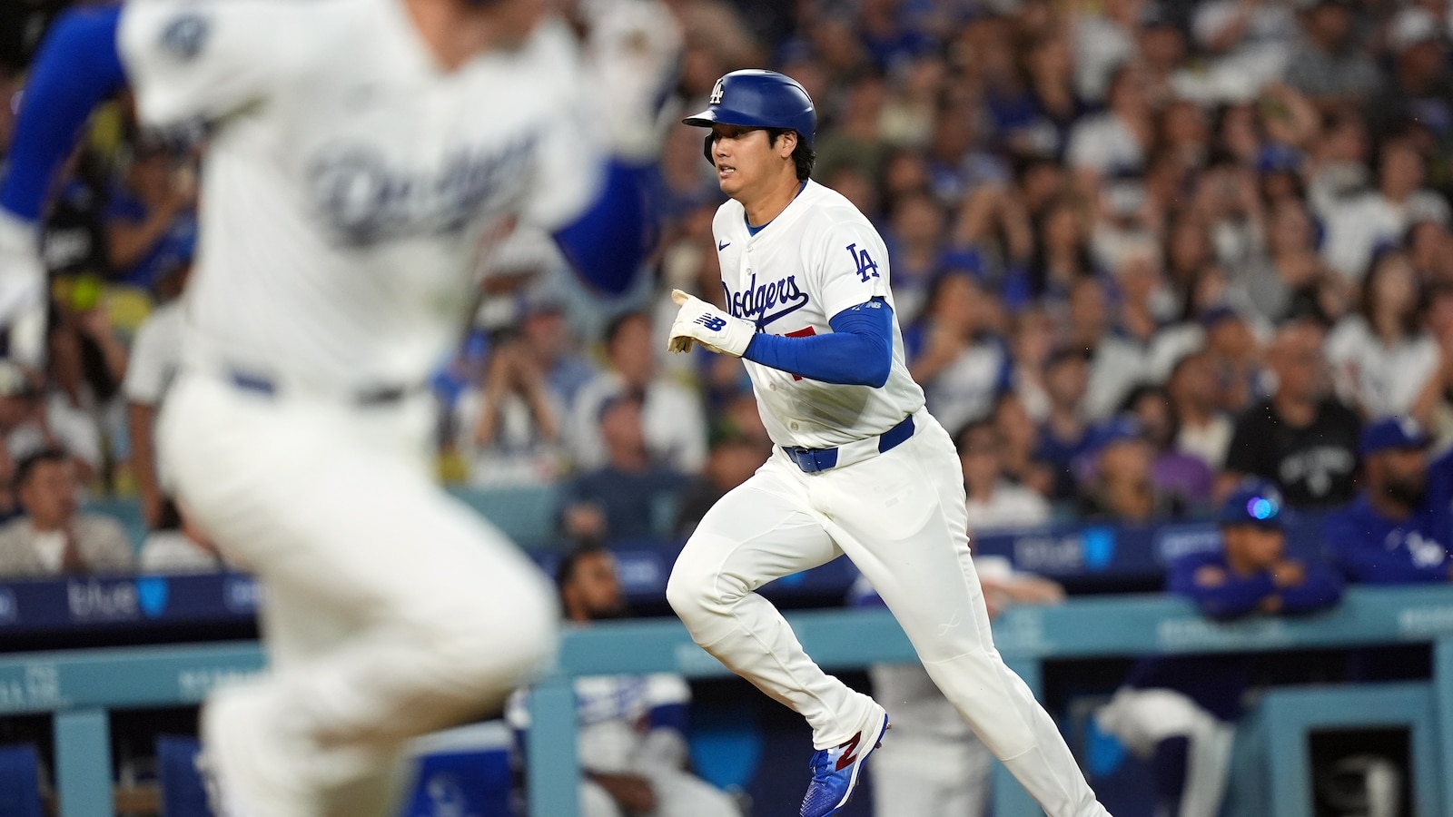 Dodgers rest Shohei Ohtani amid lingering left knee soreness