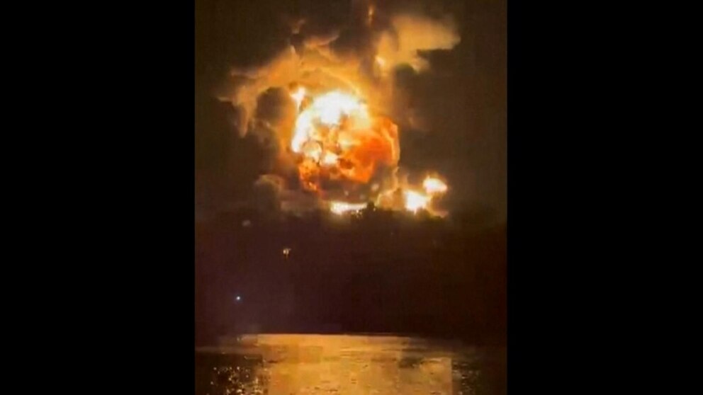 Video Russians strike key Ukrainian port city ABC News