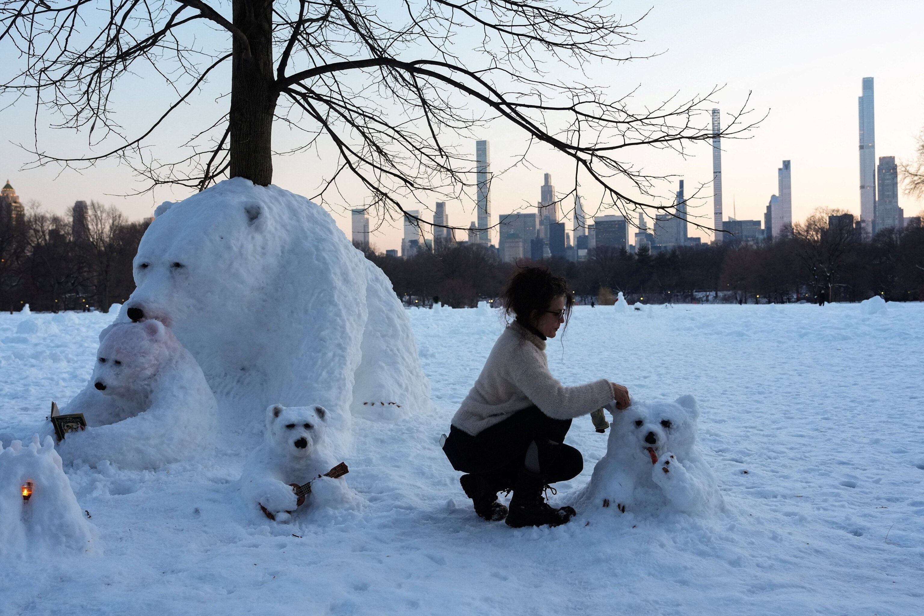 PHOTO: Snow Sculptures in New York City