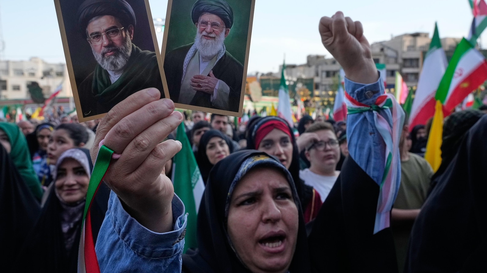 يقول المرشد الأعلى الإيراني إنه سيحمي قدراته النووية والصاروخية