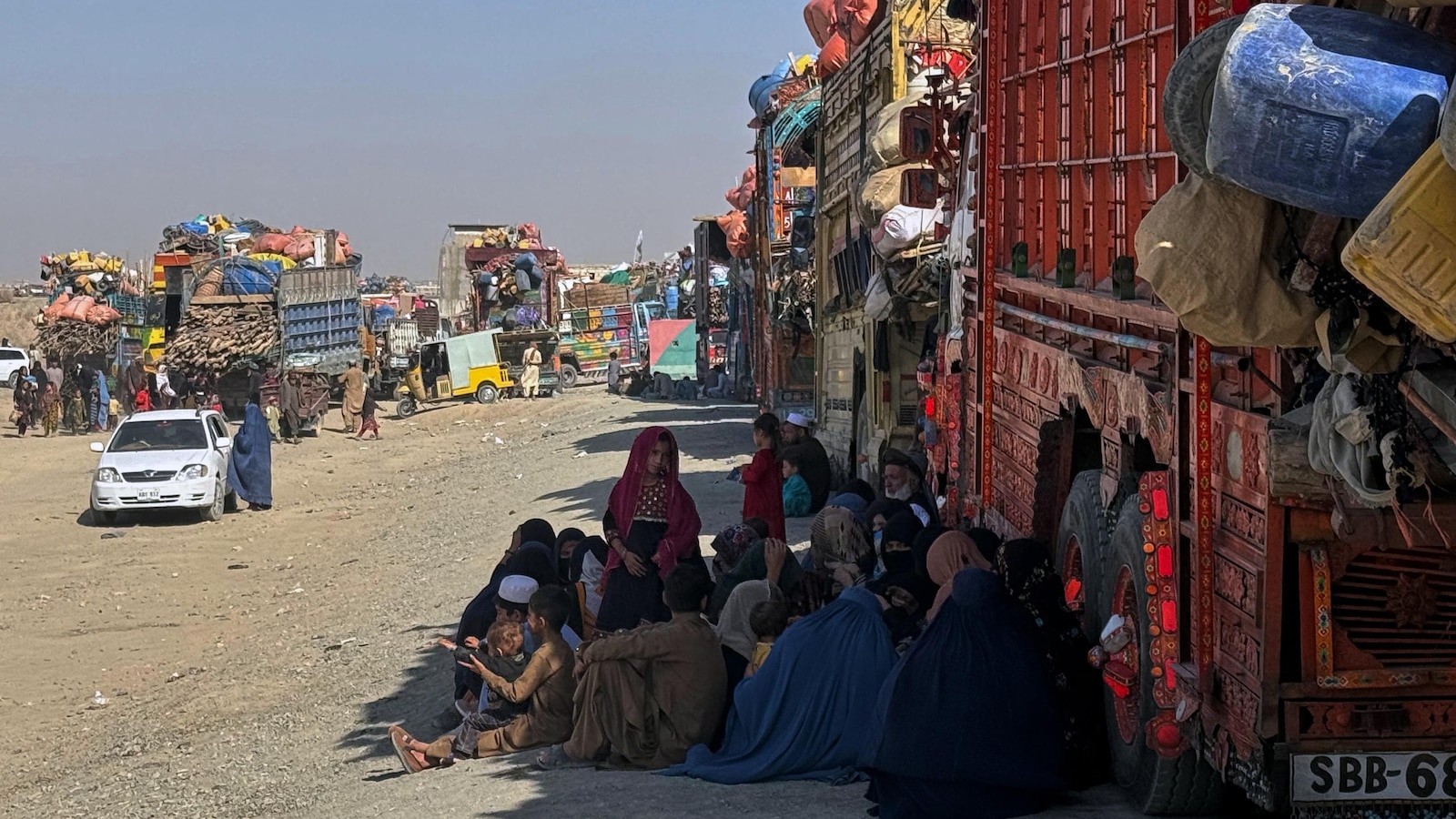 يقول برنامج الأمم المتحدة الإنمائي إن المجتمعات الهشة في أفغانستان تتعرض لضغوط مع عودة الملايين إلى ديارهم يقول برنامج الأمم المتحدة الإنمائي إن المجتمعات الهشة في أفغانستان تتعرض لضغوط مع عودة الملايين إلى ديارهم