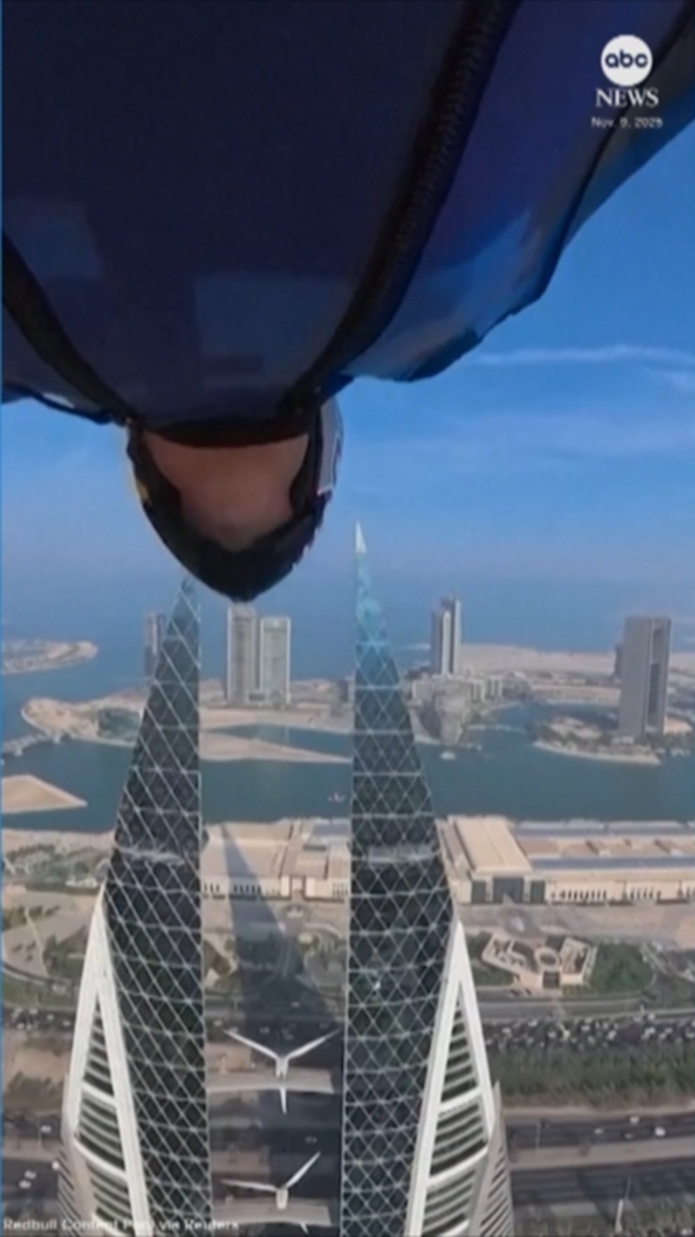 Video Wingsuit flyers perform daring crossing between towers