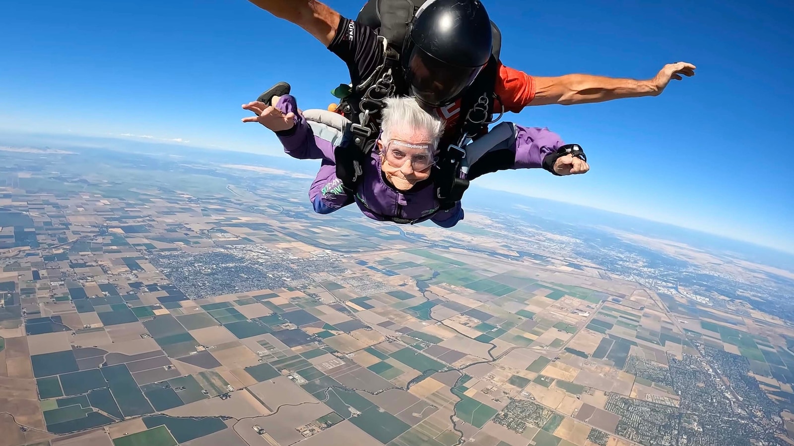 Woman celebrates 90th birthday by going skydiving - ABC News