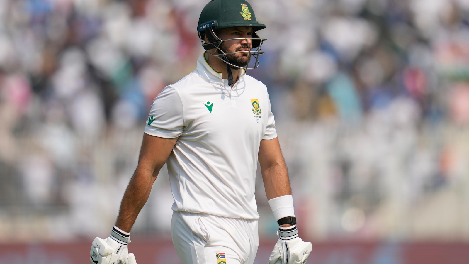 South Africa is 105-3 at lunch on the 1st day of the 1st cricket test against India
