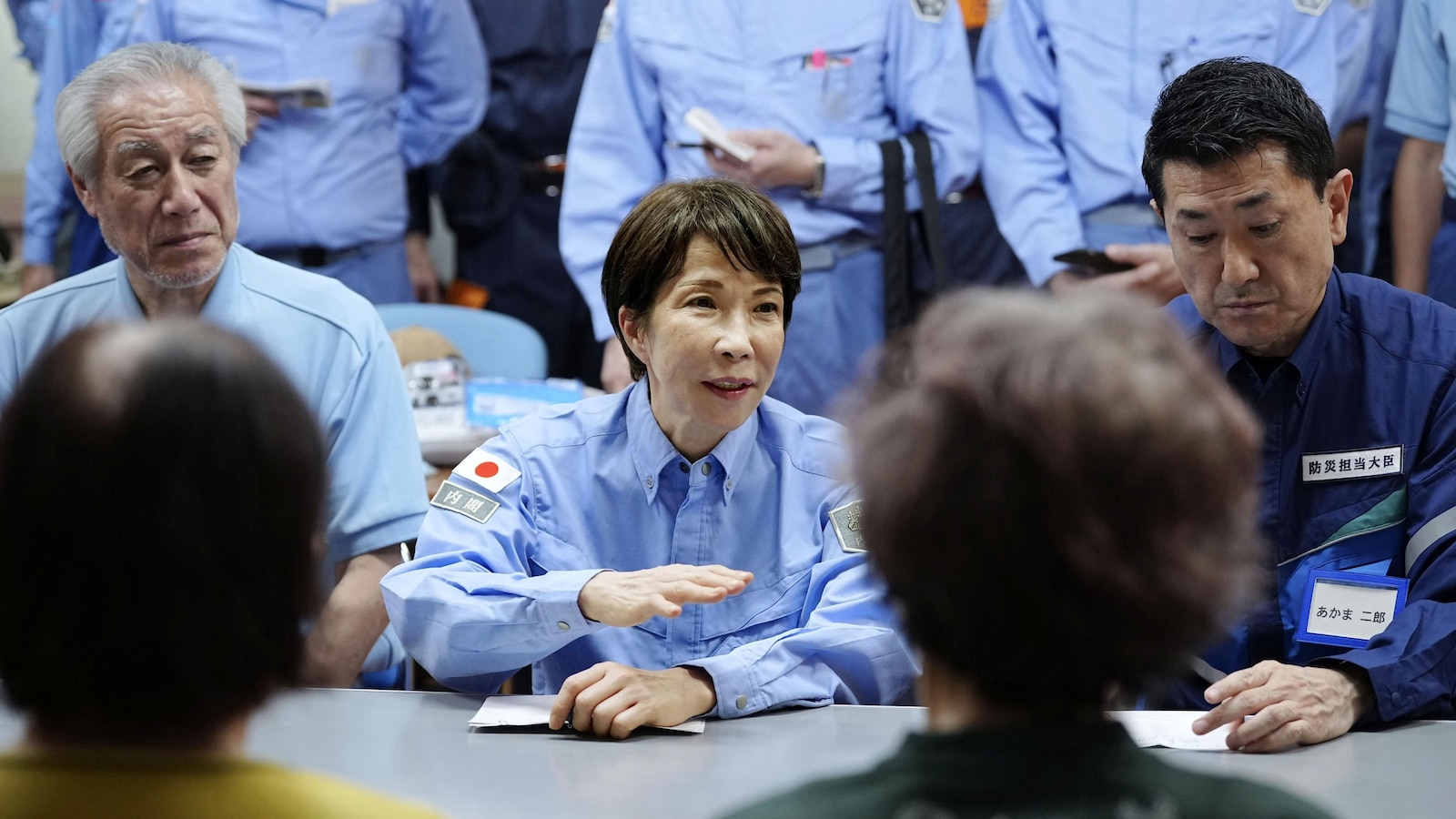  Prime minister visits quake-hit southern Japan as cleanup begins in intense heat