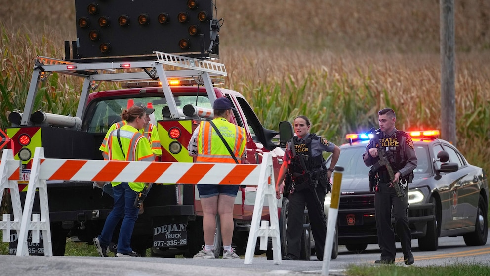 5 officers shot, 3 fatally, while serving warrant in Pennsylvania: Officials