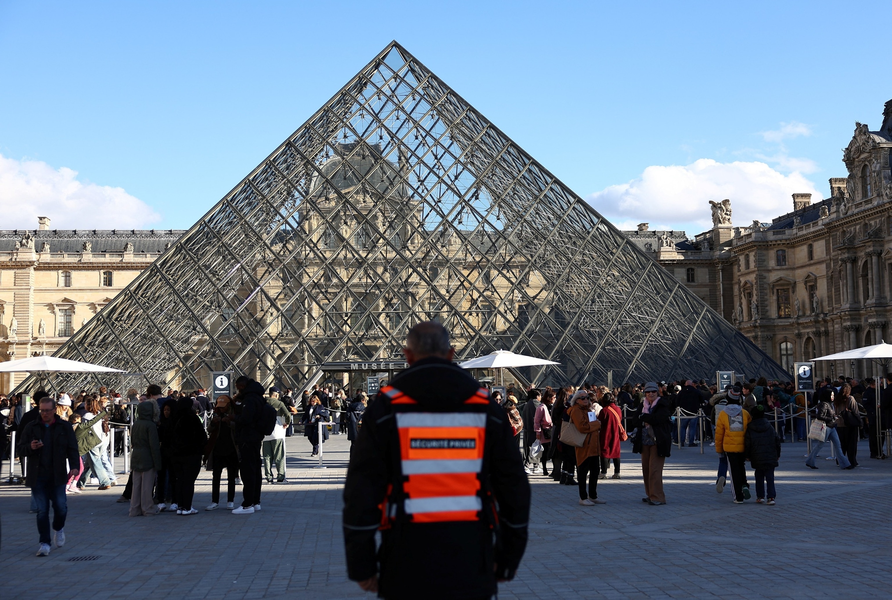 The Louvre robbery A timeline of the brazen theft, investigation and