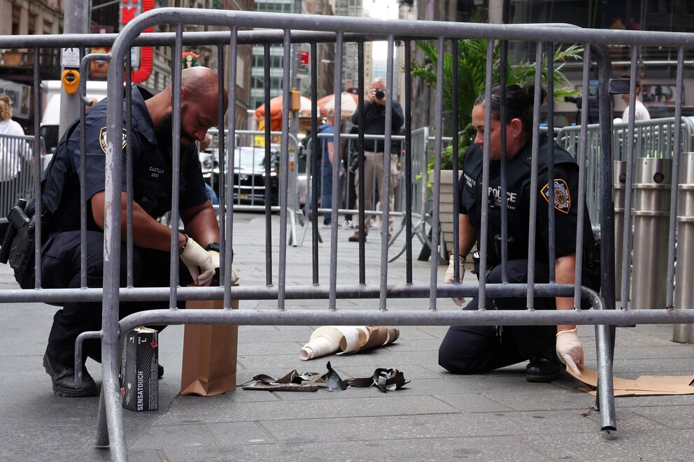 Suspect charged after leaving suspicious package in Times Square ...