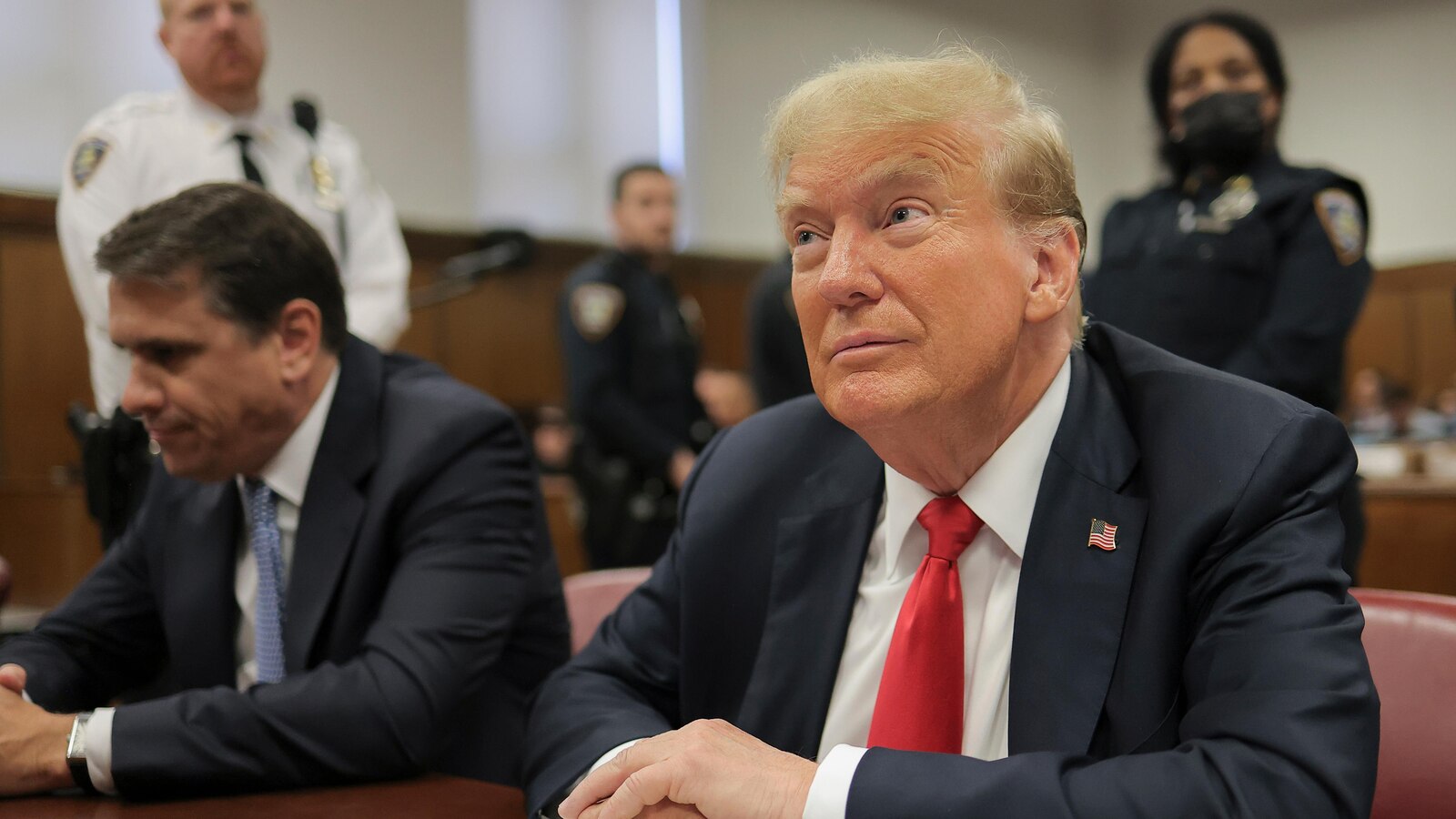 トランプ弁護士、口止め料裁判の最終弁論で陪審員に主要証人が証言台で嘘をついたと告げる