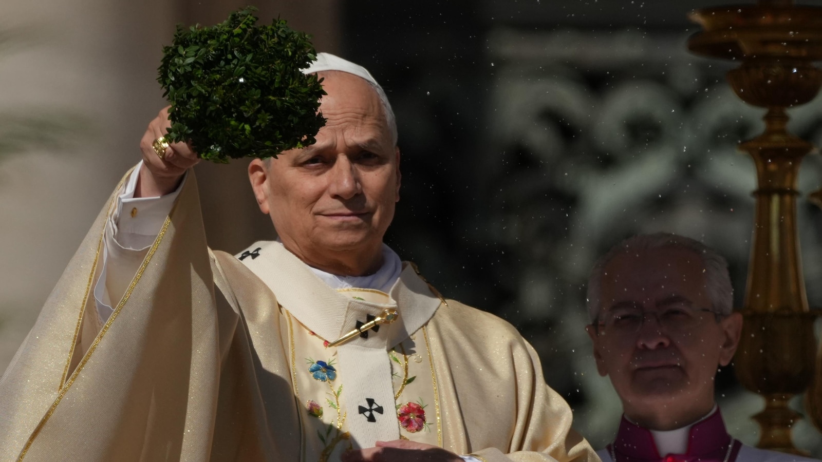 احتفل البابا ليو بعيد الفصح الأول كبابا من خلال الدعوة إلى الأمل وسط الصراع العالمي