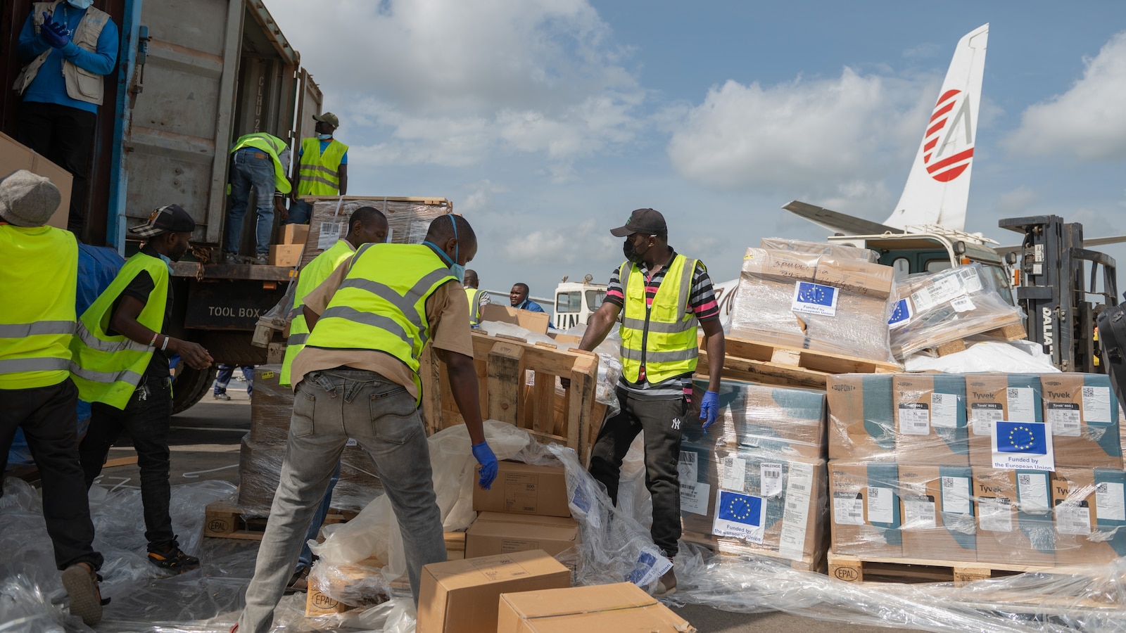 Aid supplies reach heart of Congo's Ebola outbreak as WHO head travels to Kinshasa