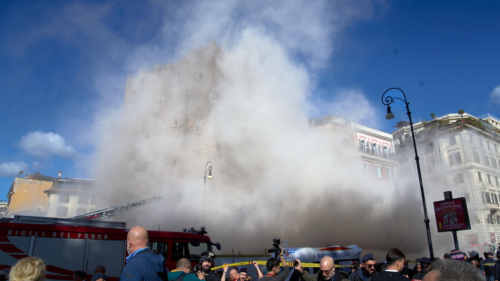 A Rome medieval tower partially collapses, badly injuring a worker